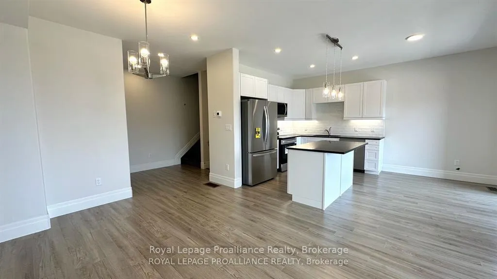 Photo 4 of 39 Markland Avenue, Prince Edward County, Picton Ward — HOMEH