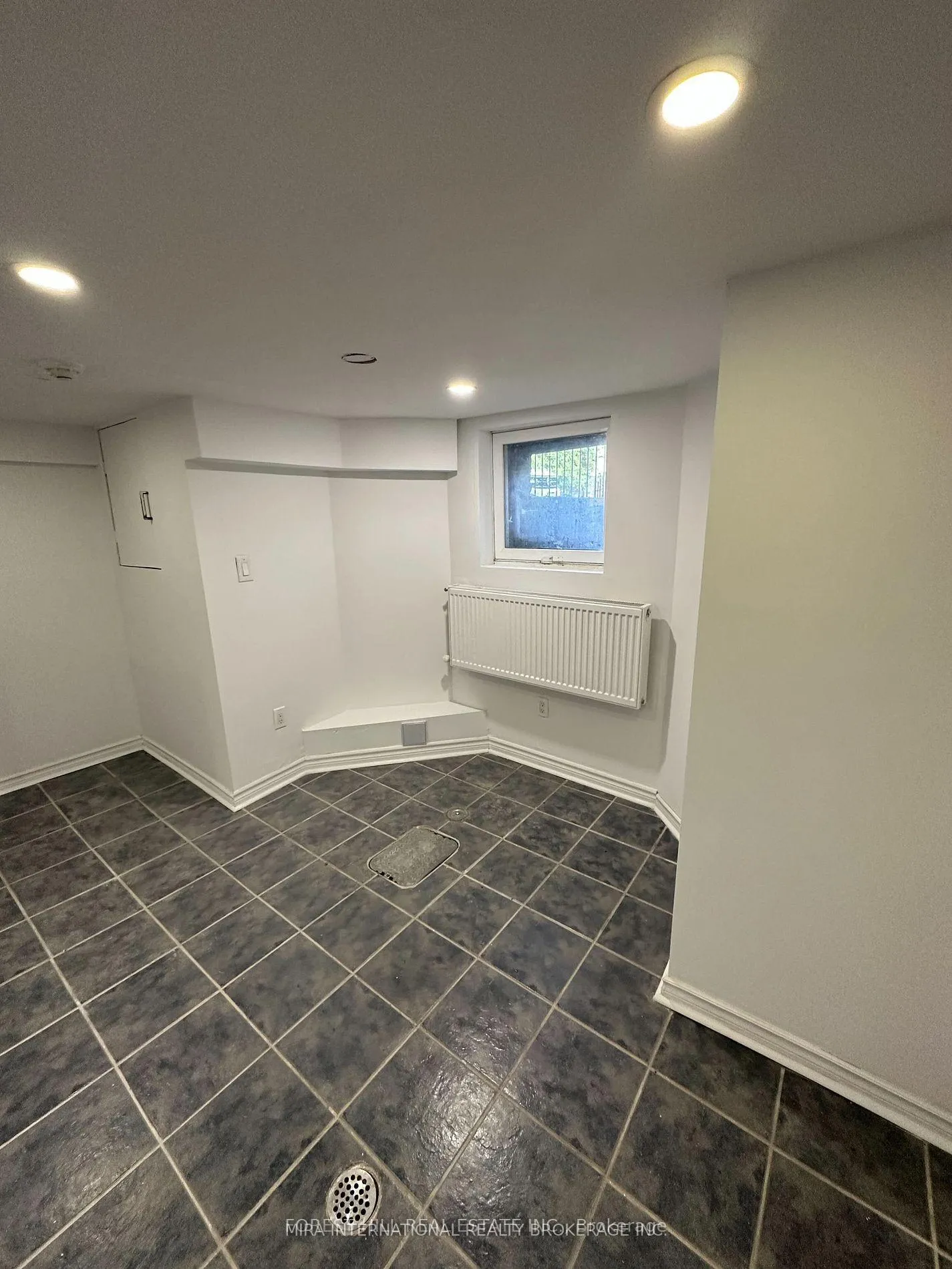 Photo 8 of Unit B1, 414 Dundas Street E, Toronto, Moss Park — HOMEH