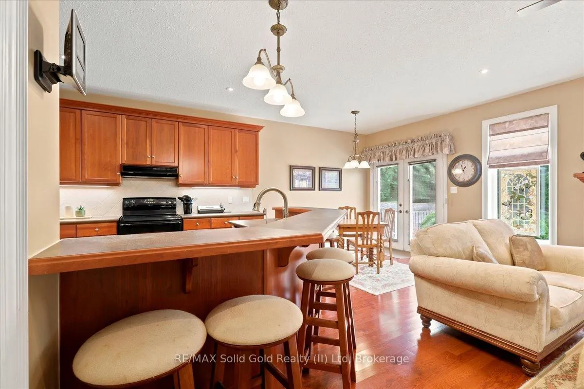 Photo 12 of 215 Terrace Wood Crescent, Kitchener, Pioneer Tower West — HOMEH
