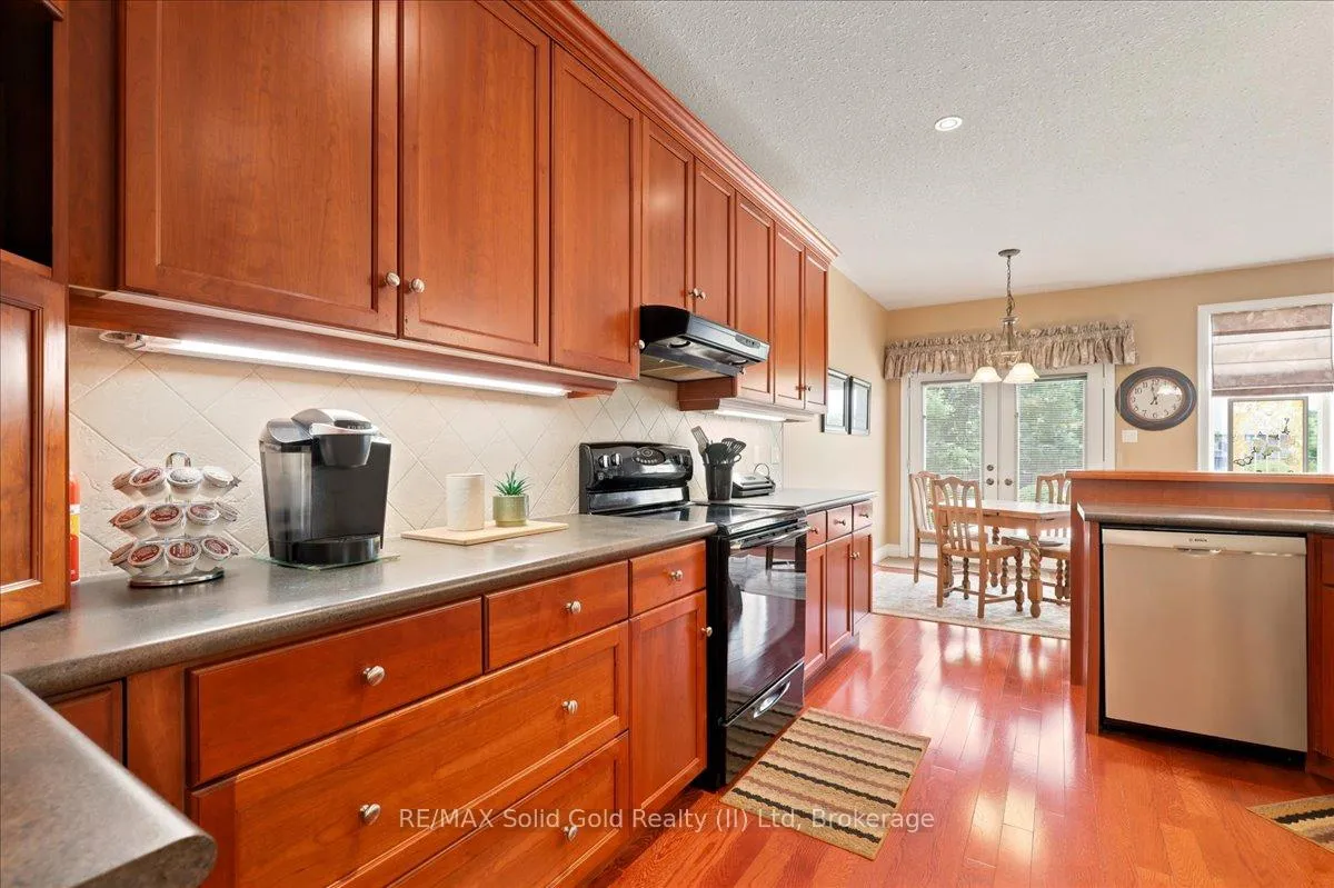 Photo 16 of 215 Terrace Wood Crescent, Kitchener, Pioneer Tower West — HOMEH