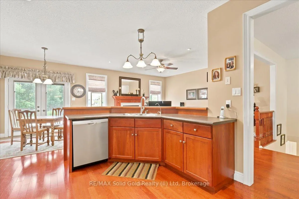 Photo 17 of 215 Terrace Wood Crescent, Kitchener, Pioneer Tower West — HOMEH