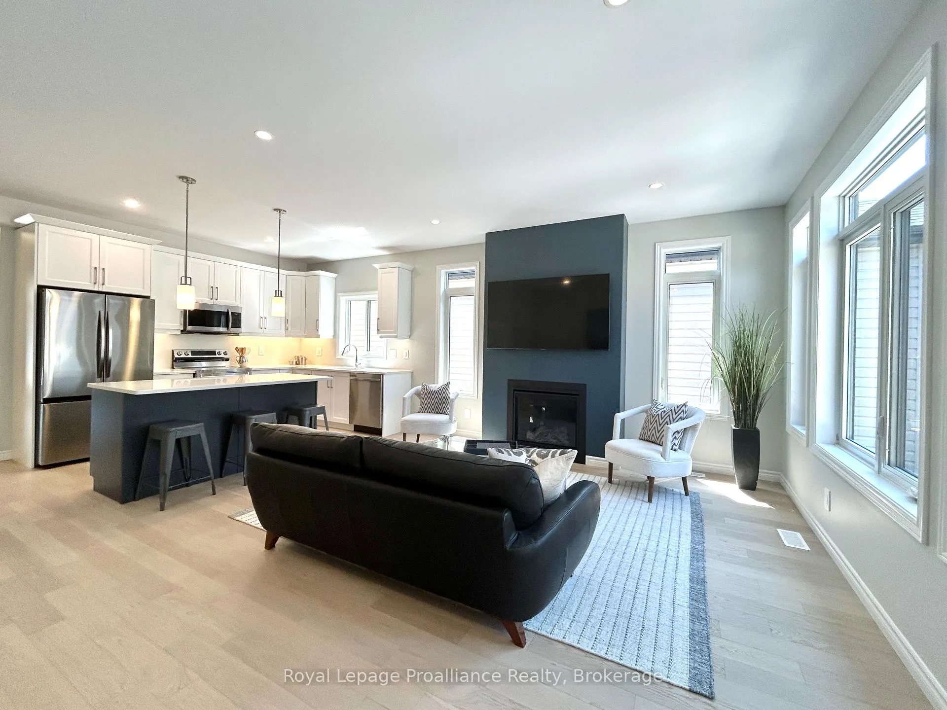 Photo 10 of 79 Athabaska Drive, Belleville, Thurlow Ward — HOMEH