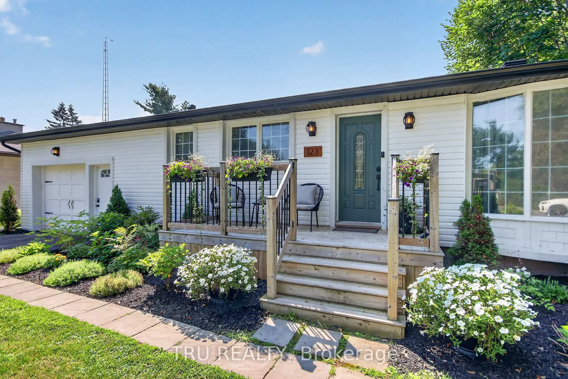 Photo 2 of 123 Main Street, North Dundas, North Dundas (Winchester) Twp — HOMEH