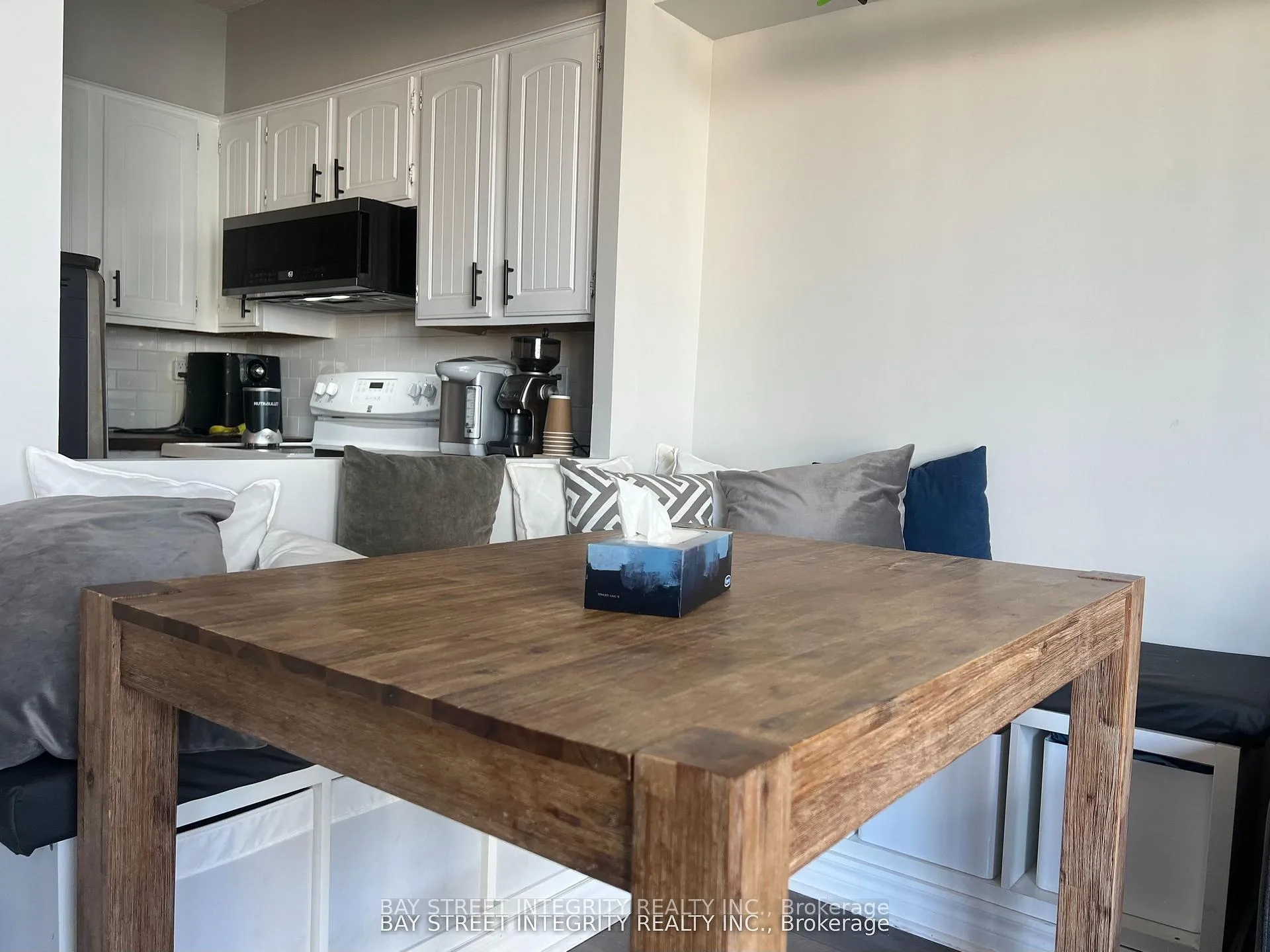 Photo 4 of Unit 3013, 33 Harbour Square, Toronto, Waterfront Communities — HOMEH
