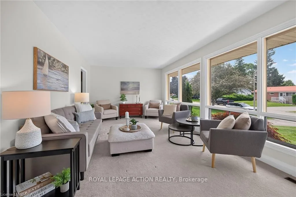 Photo 3 of 21 Brier Crescent, Brantford — HOMEH