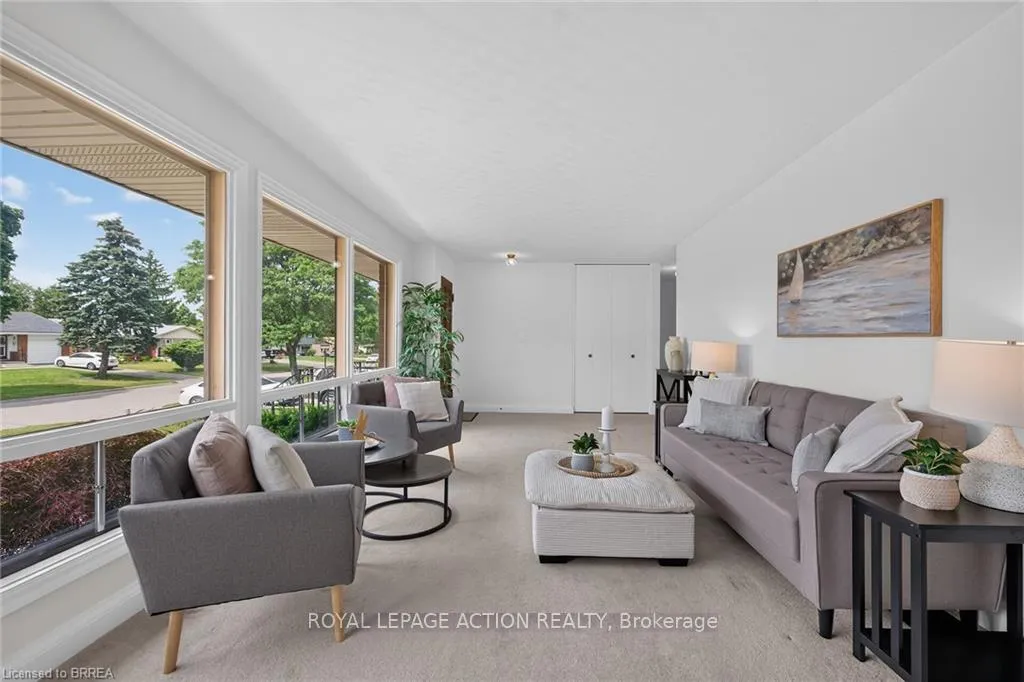 Photo 4 of 21 Brier Crescent, Brantford — HOMEH