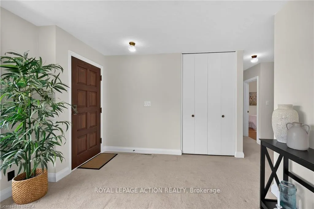 Photo 6 of 21 Brier Crescent, Brantford — HOMEH