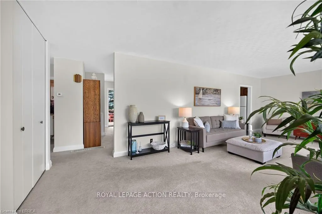 Photo 7 of 21 Brier Crescent, Brantford — HOMEH