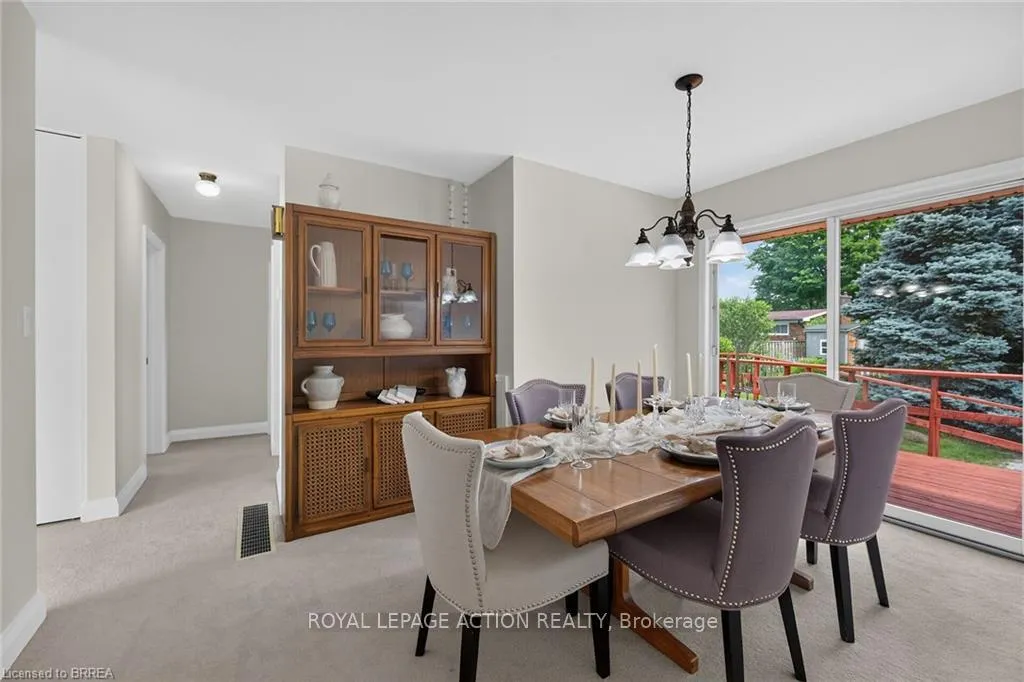 Photo 8 of 21 Brier Crescent, Brantford — HOMEH