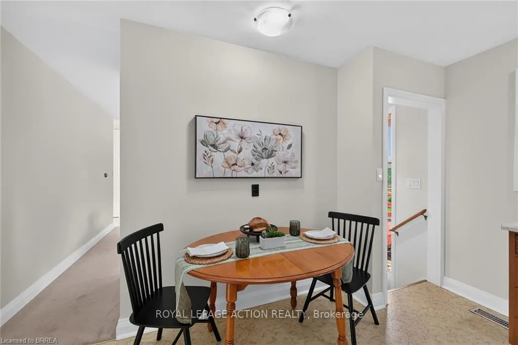 Photo 11 of 21 Brier Crescent, Brantford — HOMEH