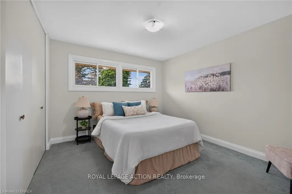 Photo 15 of 21 Brier Crescent, Brantford — HOMEH
