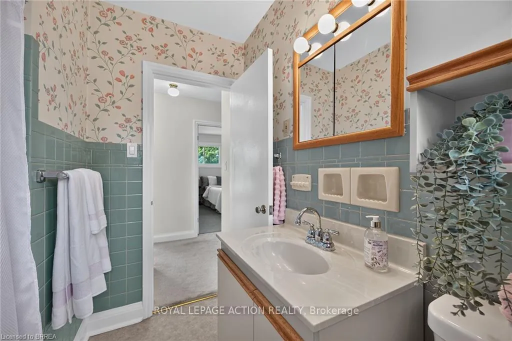 Photo 20 of 21 Brier Crescent, Brantford — HOMEH