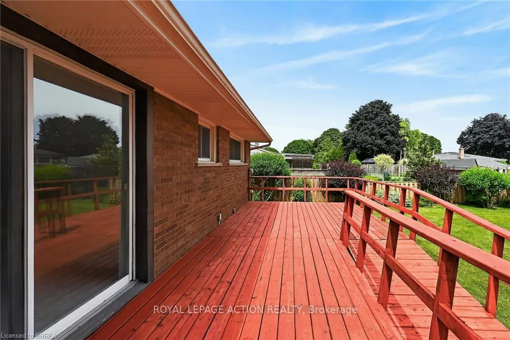 Photo 34 of 21 Brier Crescent, Brantford — HOMEH