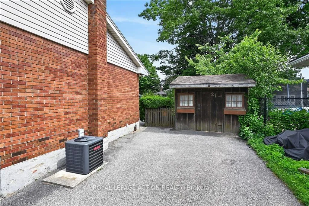 Photo 43 of 21 Brier Crescent, Brantford — HOMEH