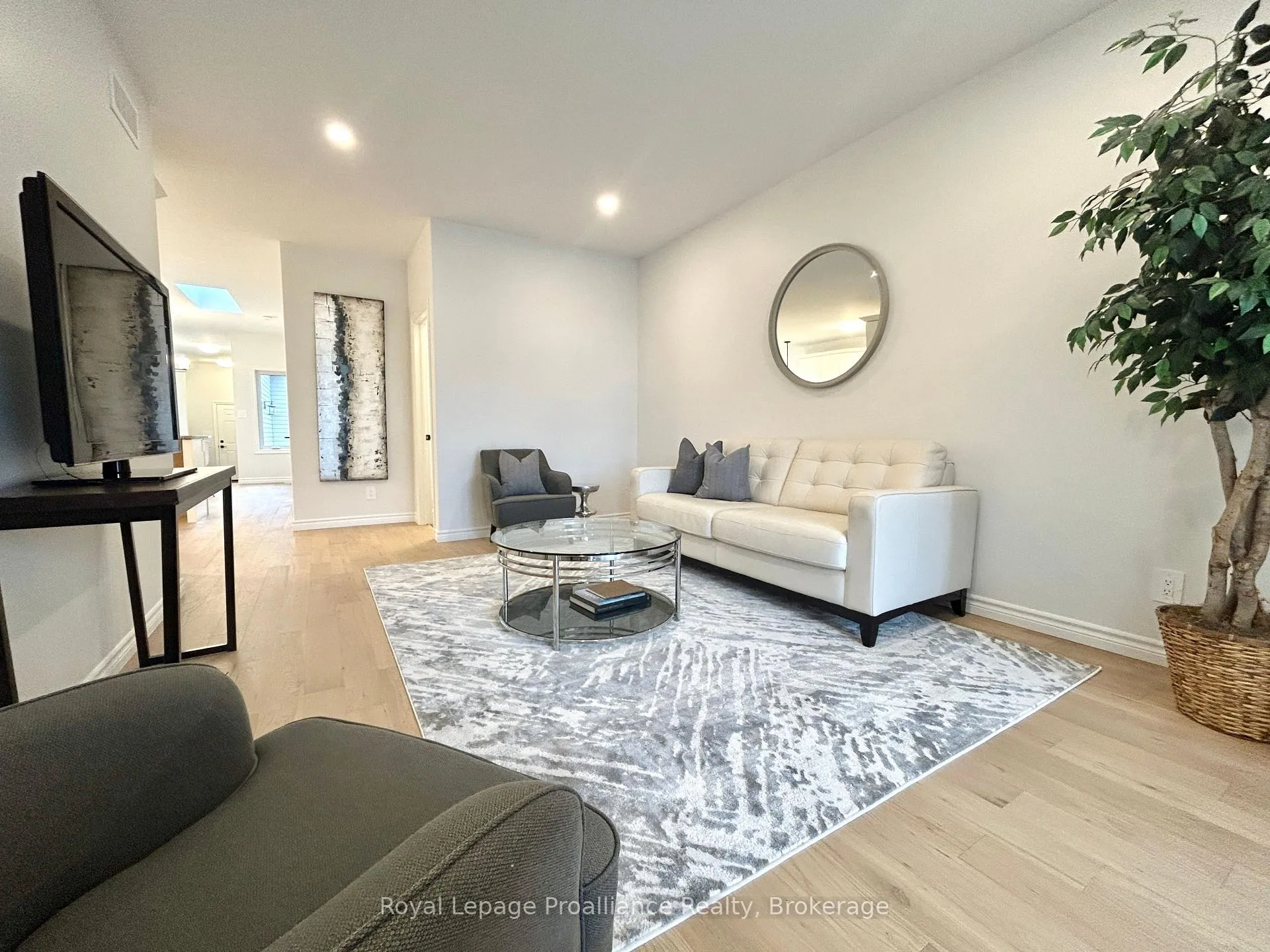 Photo 3 of 33 Athabaska Drive, Belleville, Thurlow Ward — HOMEH