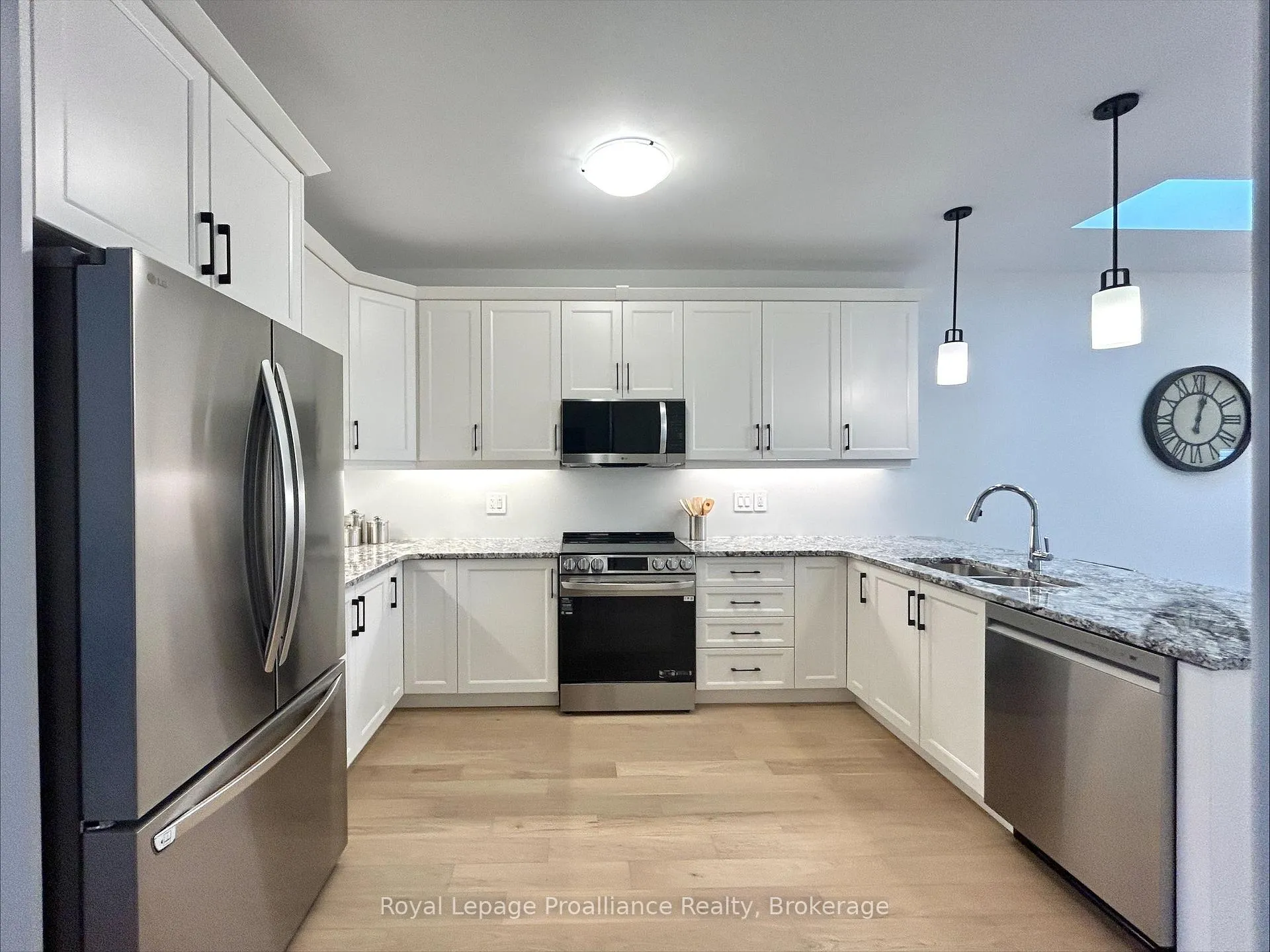 Photo 9 of 33 Athabaska Drive, Belleville, Thurlow Ward — HOMEH