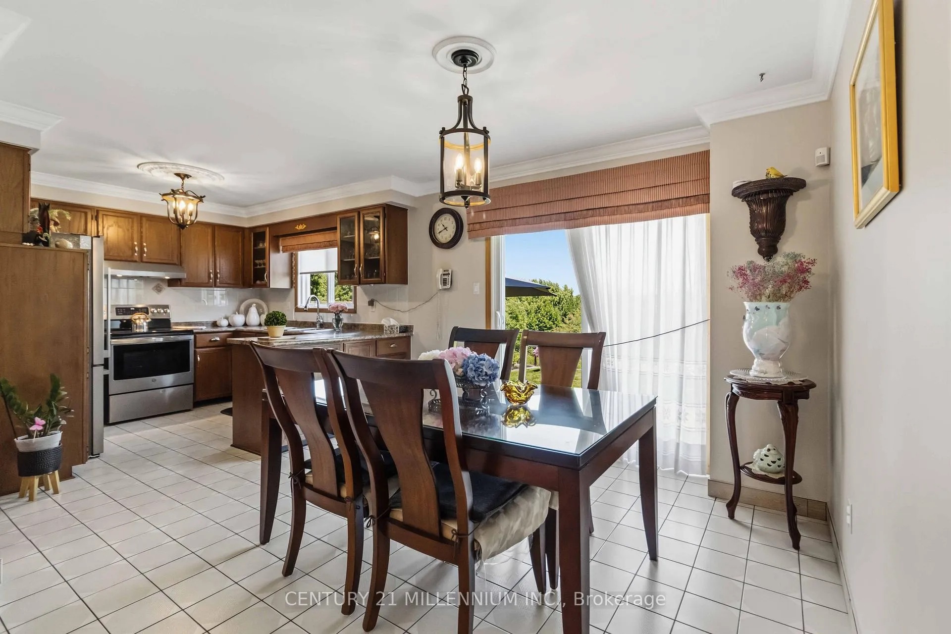 Photo 14 of 83 Sunforest Drive, Brampton, Heart Lake West — HOMEH