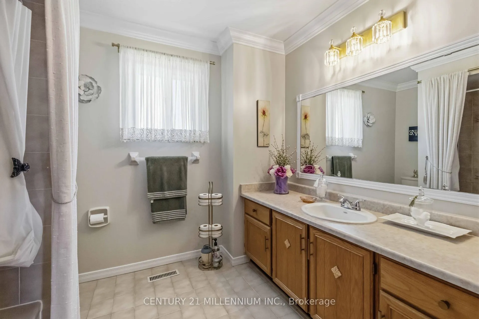 Photo 23 of 83 Sunforest Drive, Brampton, Heart Lake West — HOMEH