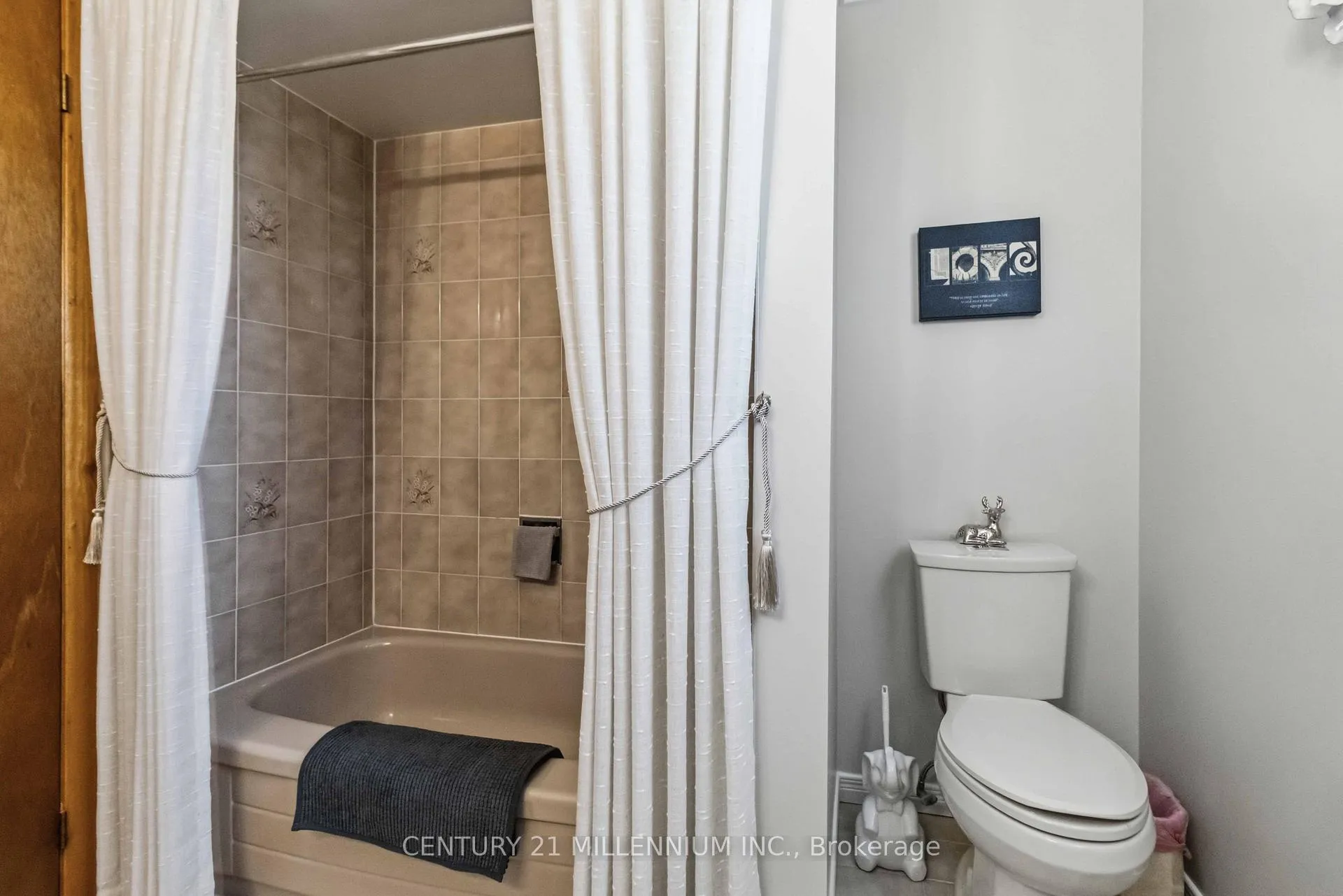 Photo 24 of 83 Sunforest Drive, Brampton, Heart Lake West — HOMEH