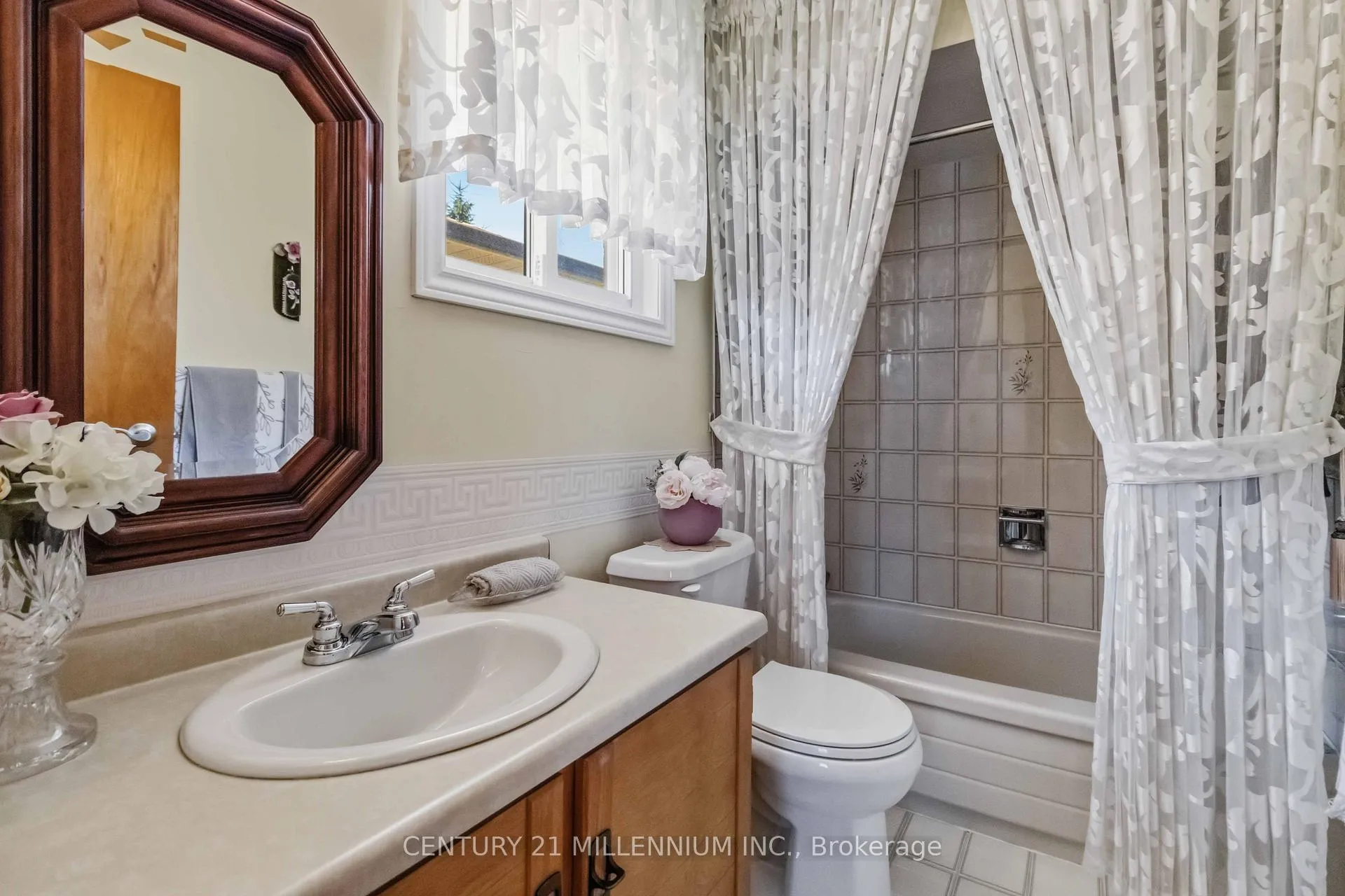 Photo 33 of 83 Sunforest Drive, Brampton, Heart Lake West — HOMEH