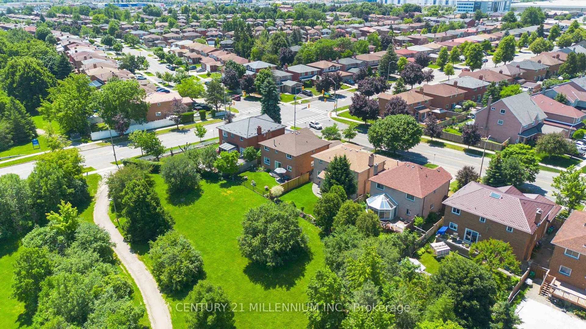 Photo 45 of 83 Sunforest Drive, Brampton, Heart Lake West — HOMEH
