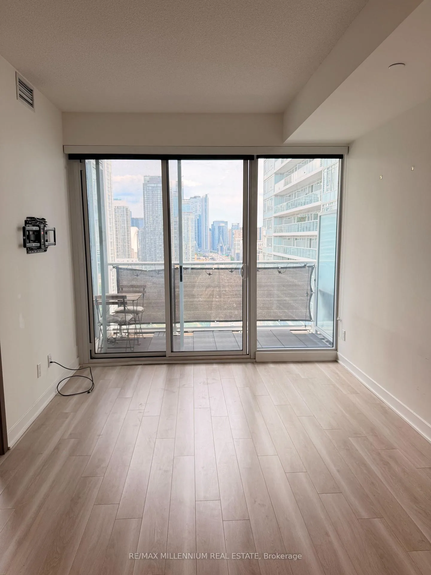 Photo 5 of Unit 2807, 19 Bathurst Street, Toronto, Waterfront Communities — HOMEH