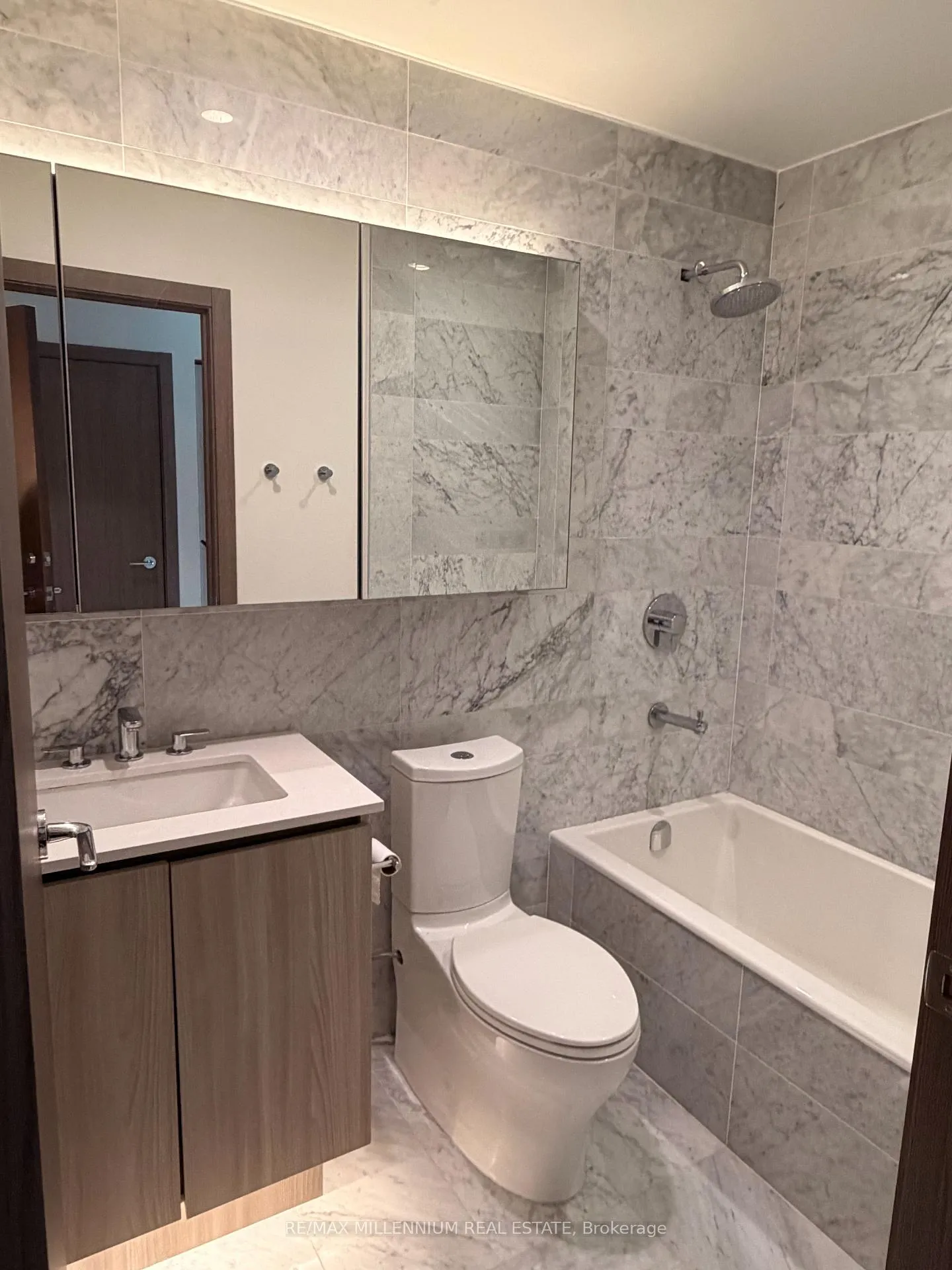 Photo 10 of Unit 2807, 19 Bathurst Street, Toronto, Waterfront Communities — HOMEH