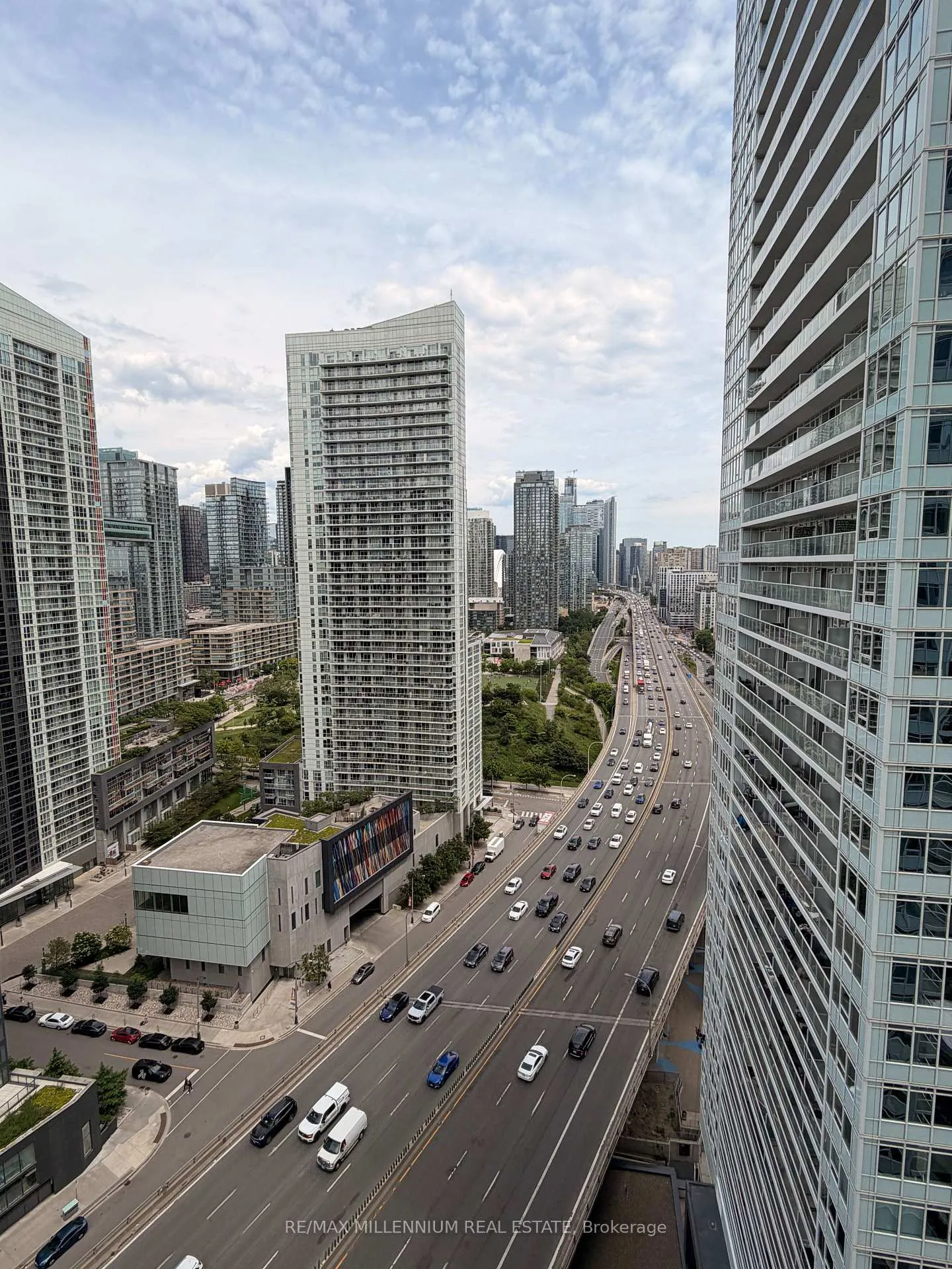 Photo 13 of Unit 2807, 19 Bathurst Street, Toronto, Waterfront Communities — HOMEH
