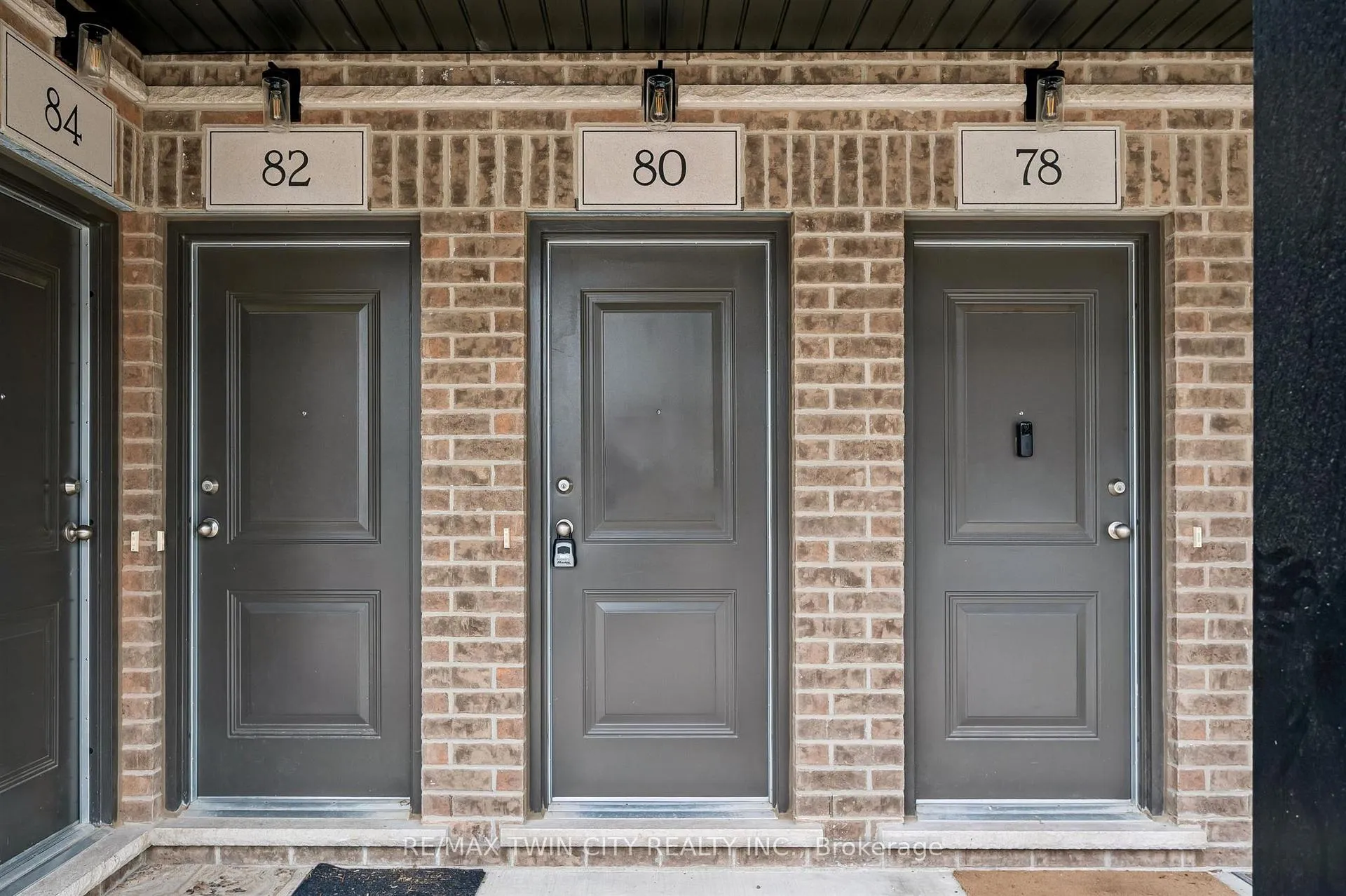 Photo 2 of 80 Lomond Lane, Kitchener, Huron Park — HOMEH
