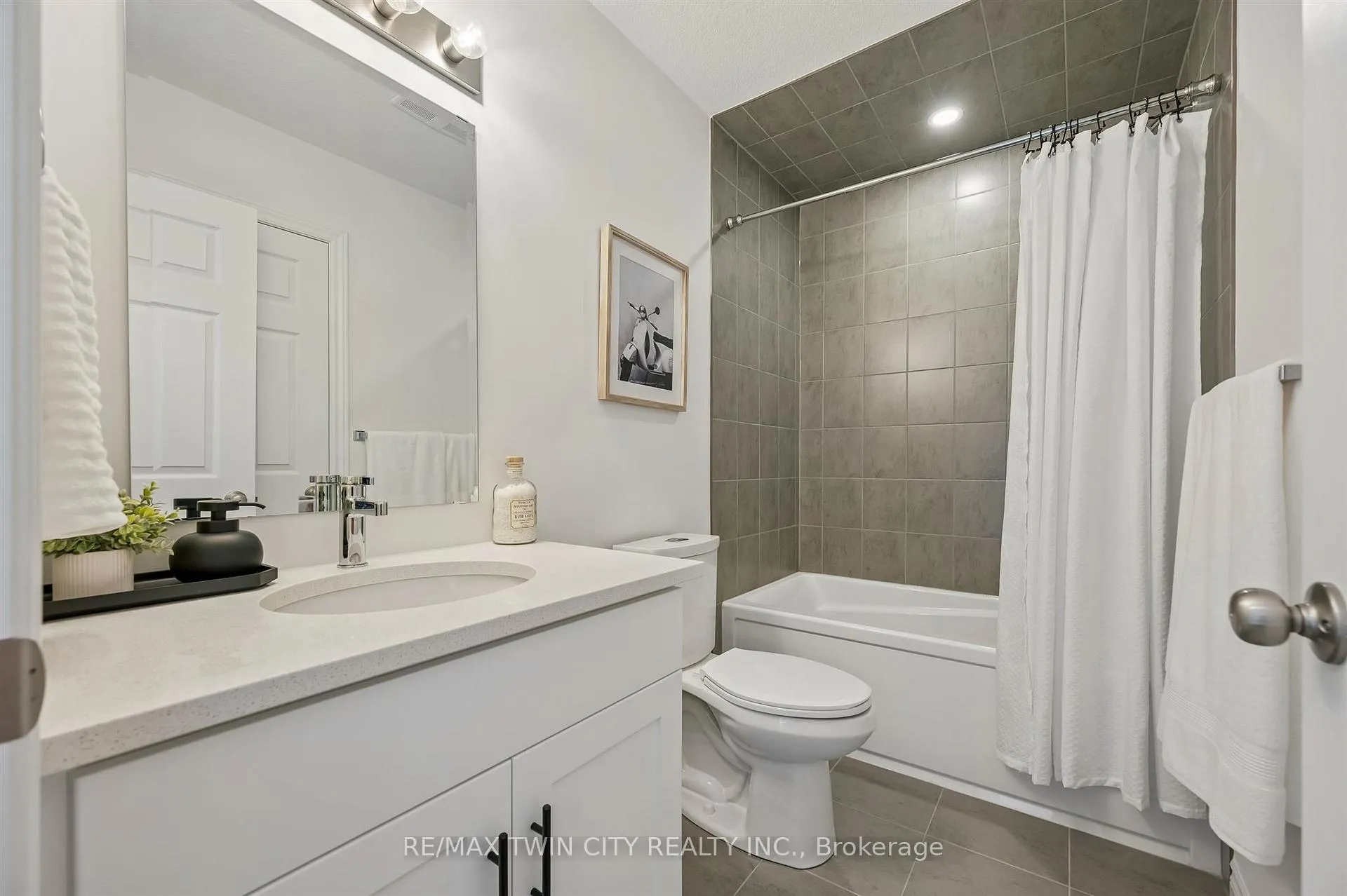 Photo 33 of 80 Lomond Lane, Kitchener, Huron Park — HOMEH