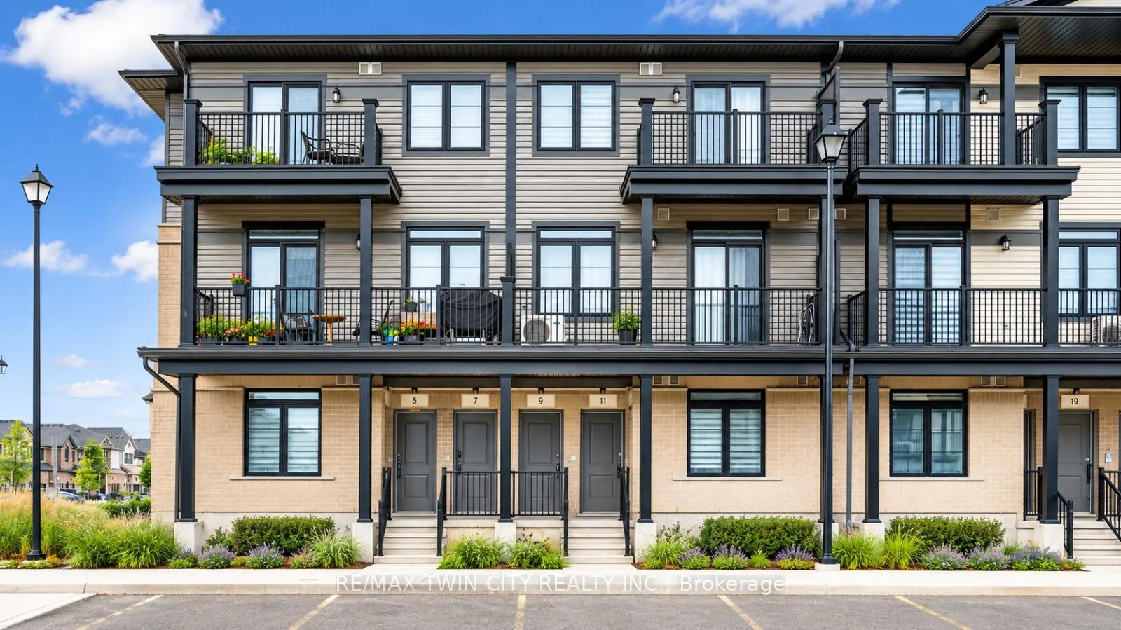 Photo 1 of 9 Lomond Lane, Kitchener, Huron Park — HOMEH