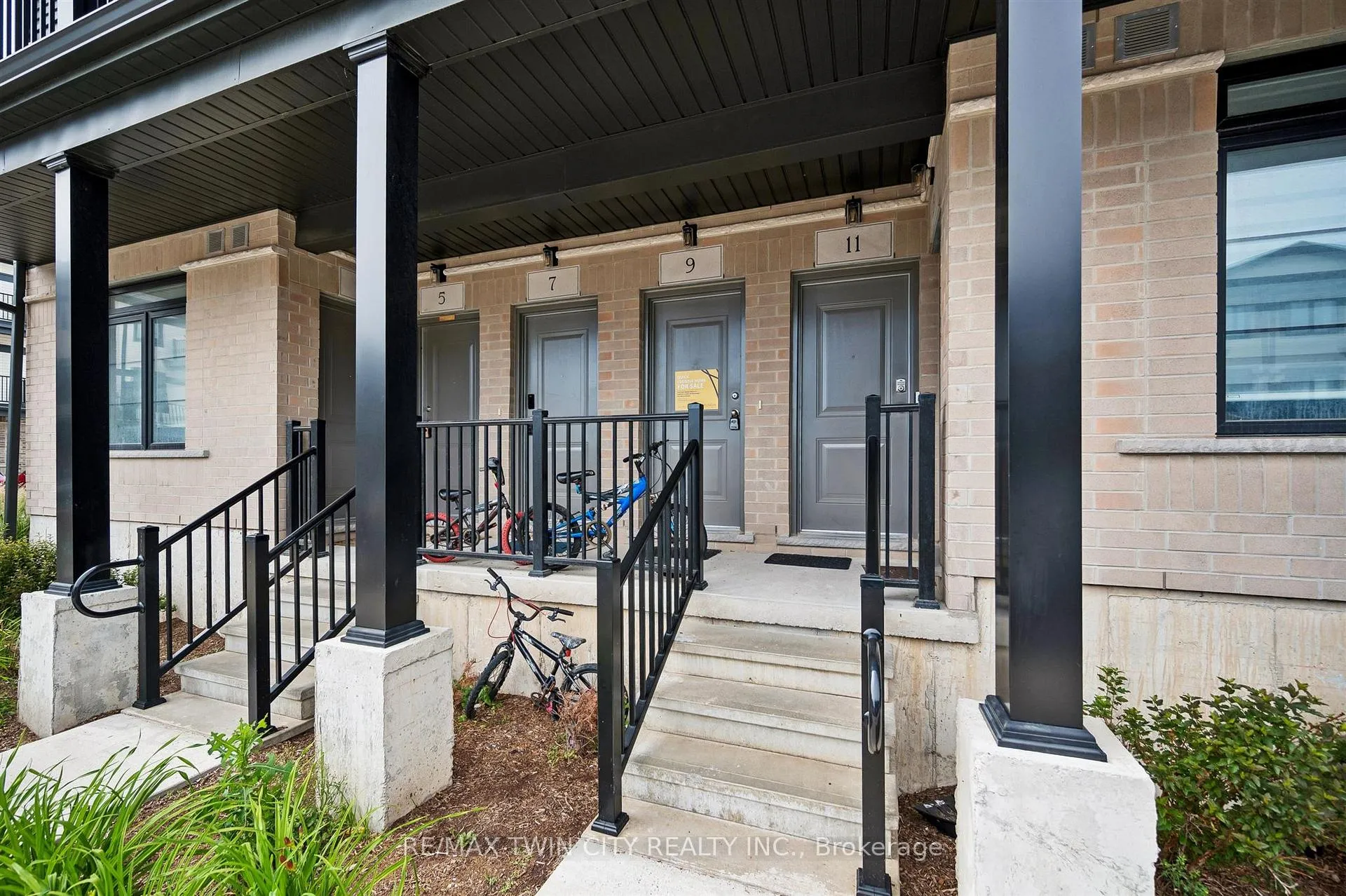Photo 3 of 9 Lomond Lane, Kitchener, Huron Park — HOMEH