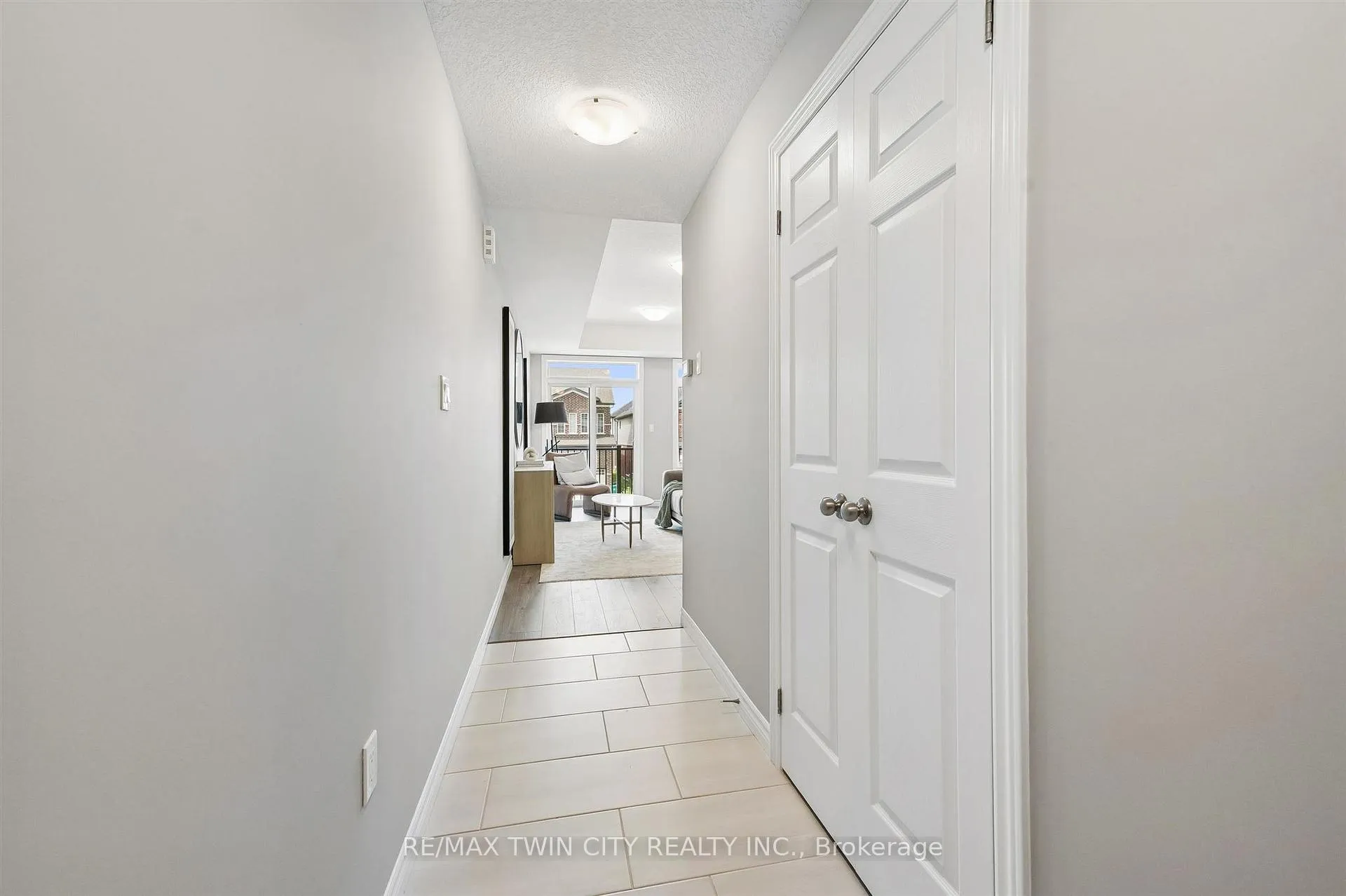 Photo 4 of 9 Lomond Lane, Kitchener, Huron Park — HOMEH