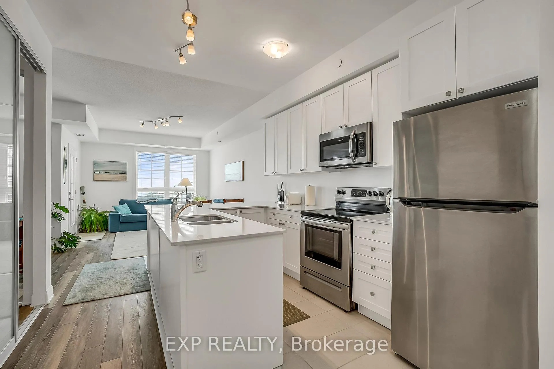 Photo 8 of Unit 415, 50 Lakebreeze Drive, Clarington, Newcastle — HOMEH