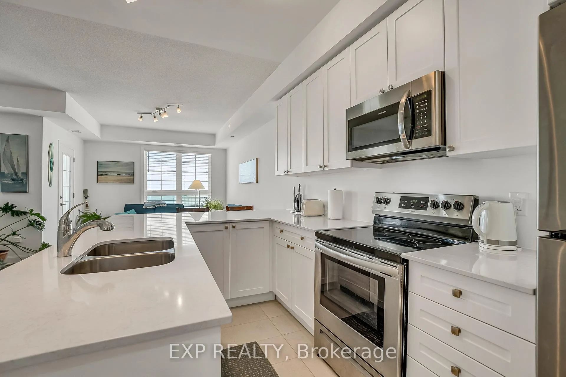 Photo 10 of Unit 415, 50 Lakebreeze Drive, Clarington, Newcastle — HOMEH