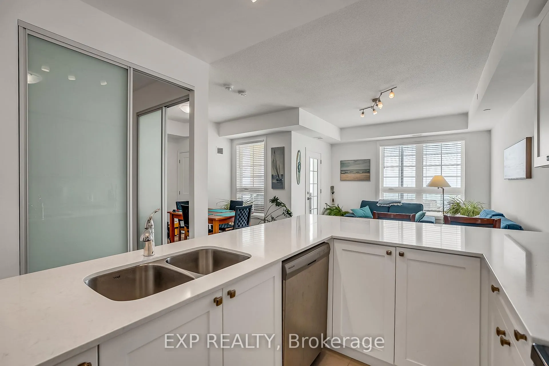 Photo 12 of Unit 415, 50 Lakebreeze Drive, Clarington, Newcastle — HOMEH