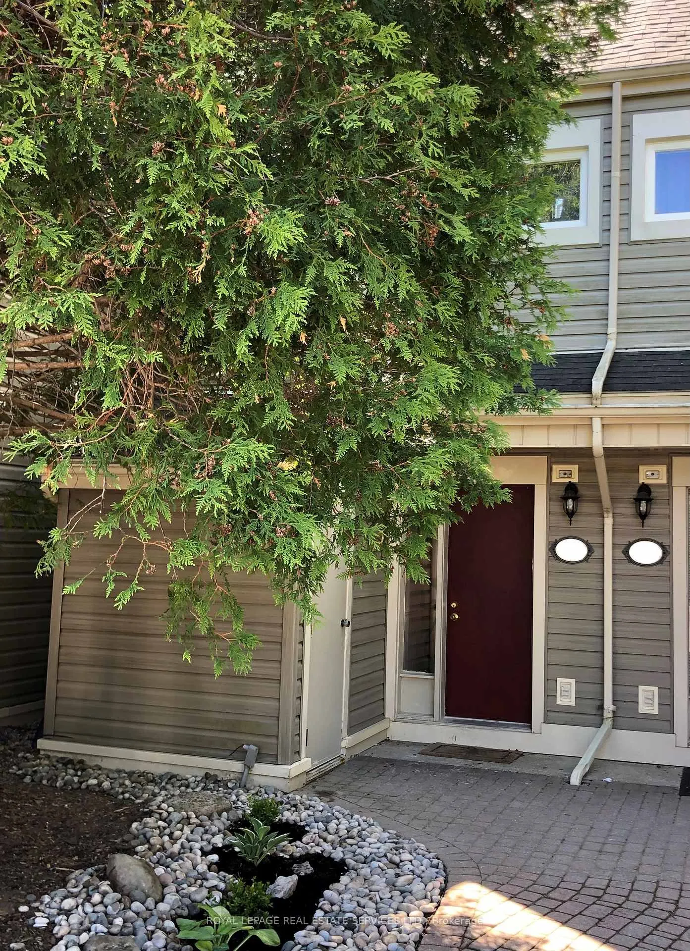 Front of Unit 6, 466 Oxbow Crescent