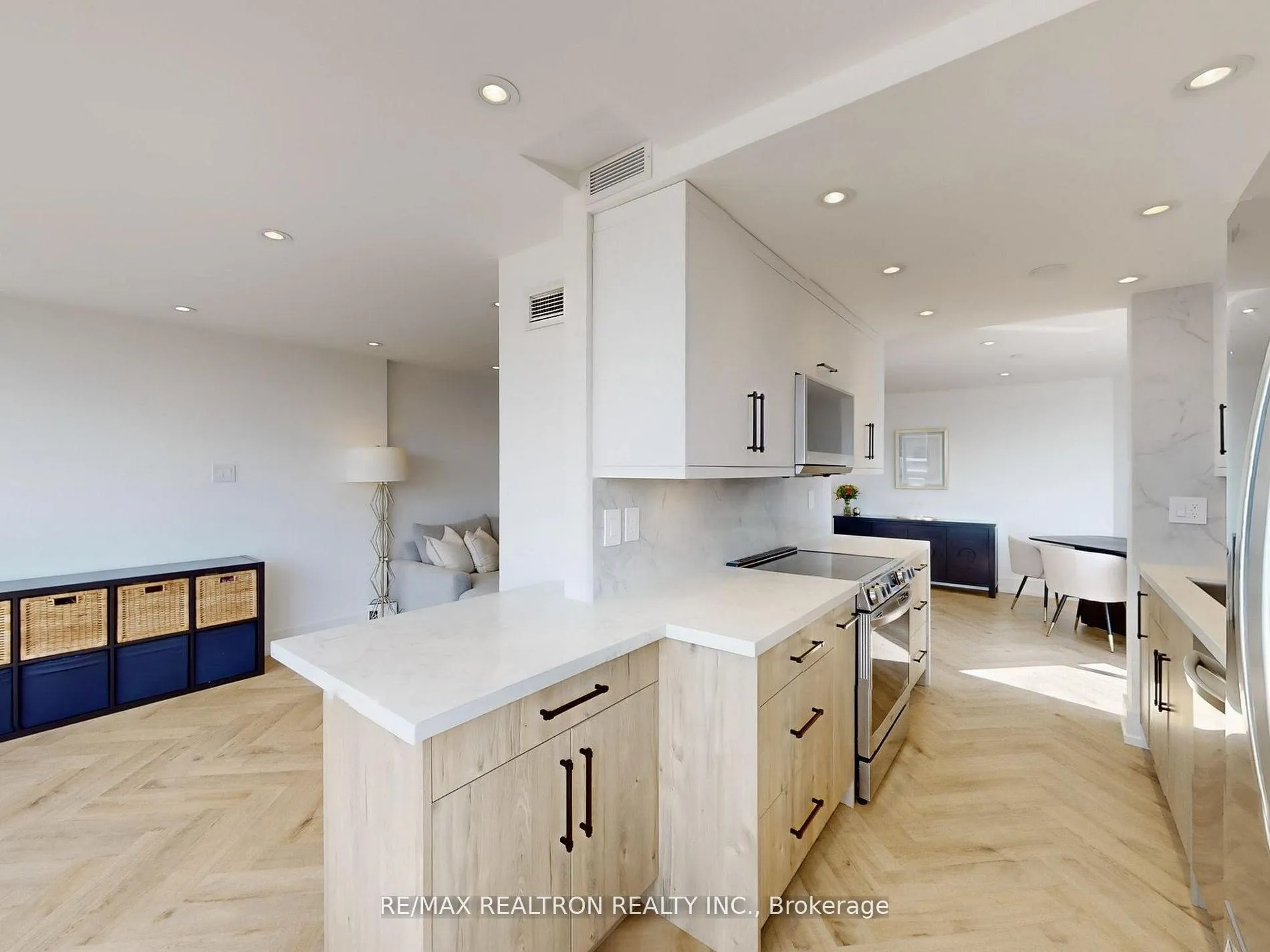 Photo 8 of Unit 1111, 7460 Bathurst Street, Vaughan, Brownridge — HOMEH