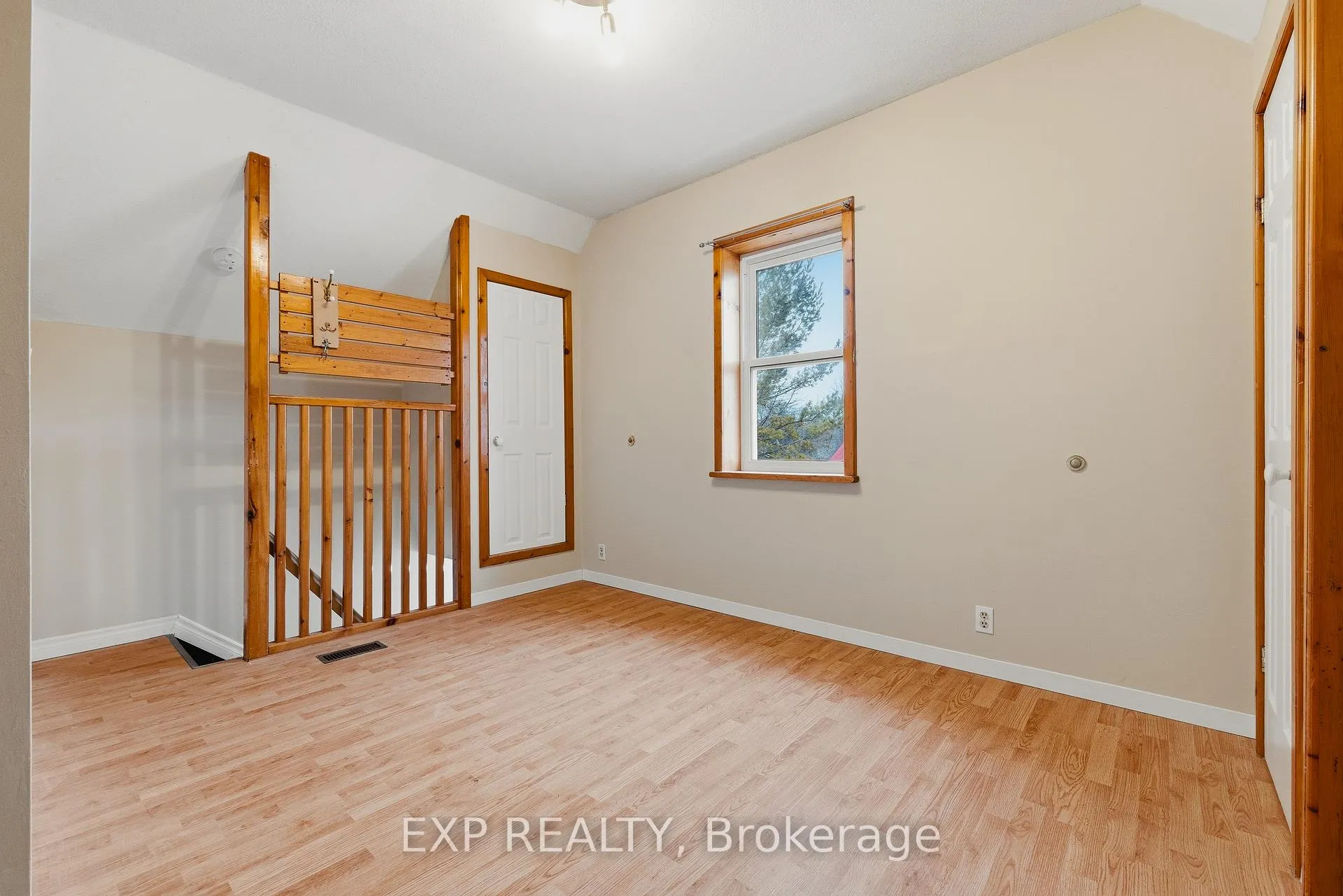Photo 16 of 19 Adam Street, Huron East, Seaforth — HOMEH