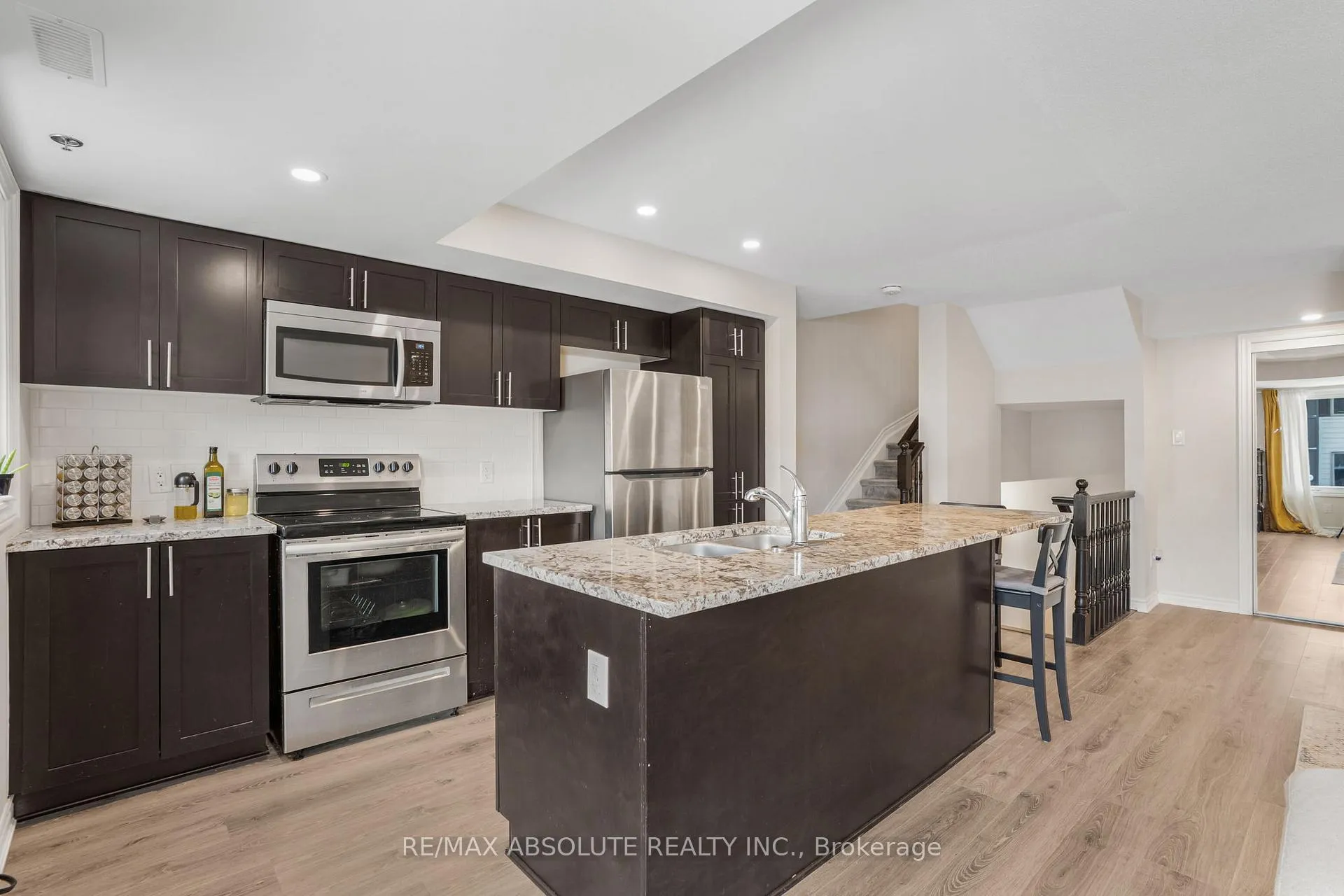 Photo 5 of 605 Makwa Private, Ottawa, CFB Rockcliffe and Area — HOMEH