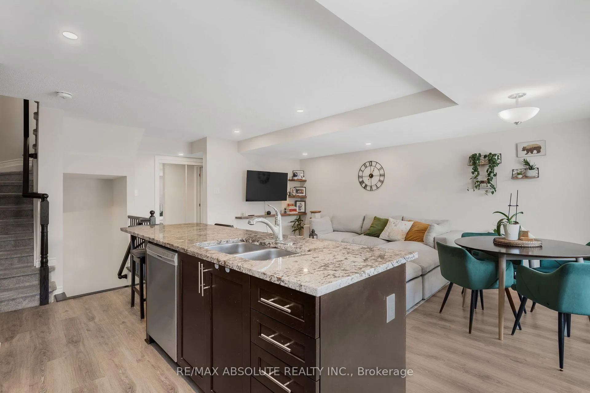 Photo 6 of 605 Makwa Private, Ottawa, CFB Rockcliffe and Area — HOMEH
