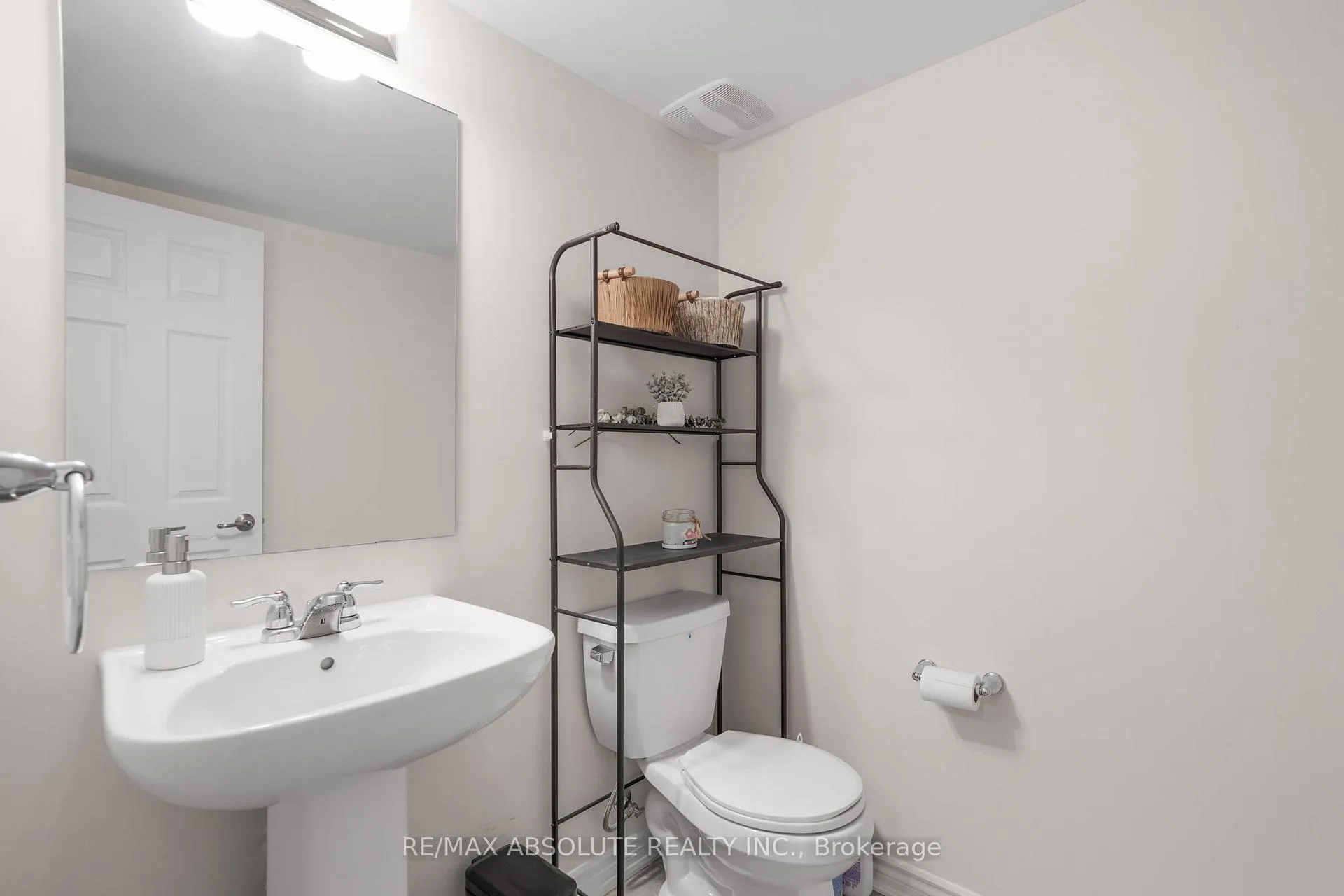 Photo 12 of 605 Makwa Private, Ottawa, CFB Rockcliffe and Area — HOMEH