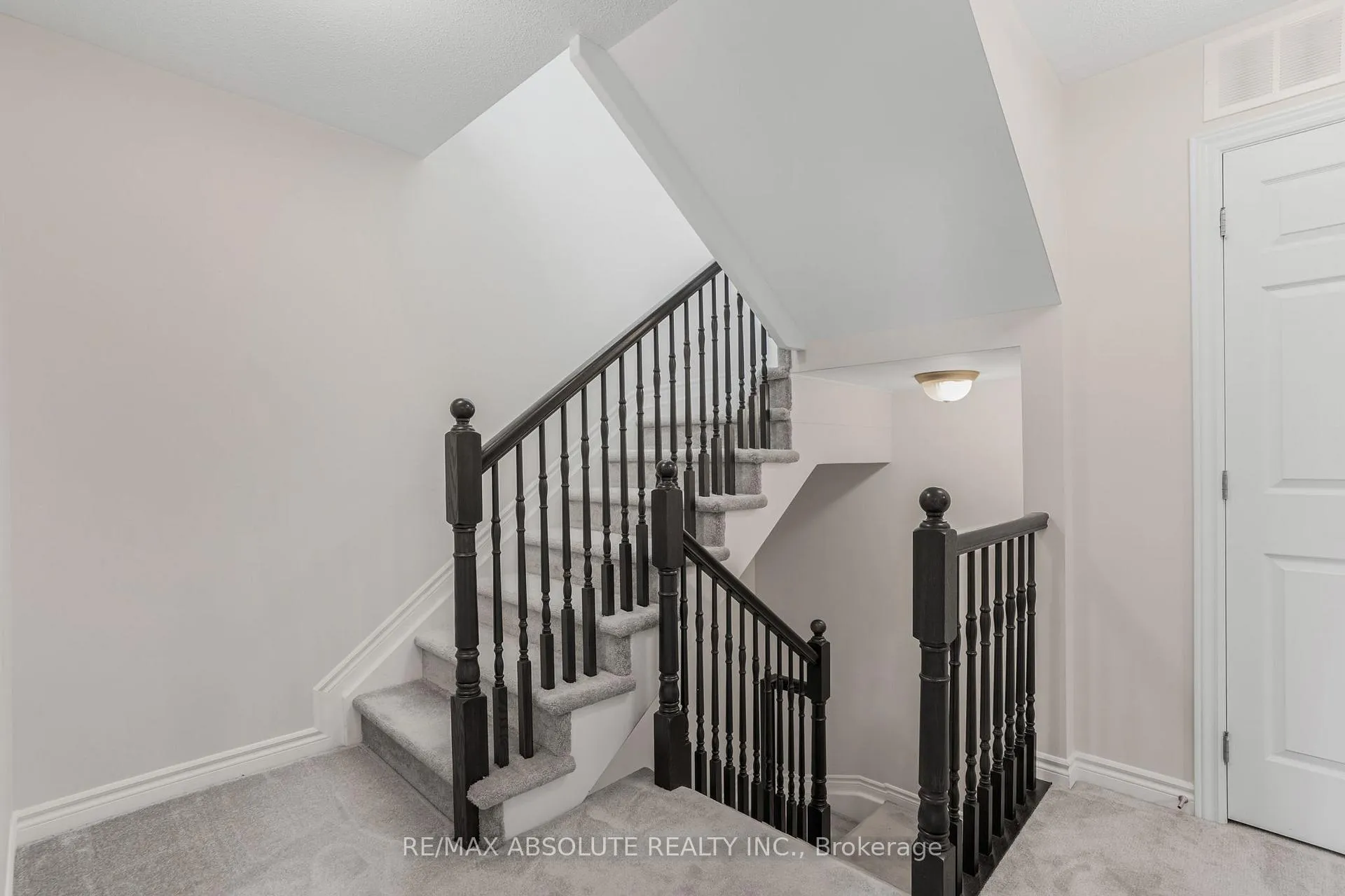 Photo 13 of 605 Makwa Private, Ottawa, CFB Rockcliffe and Area — HOMEH