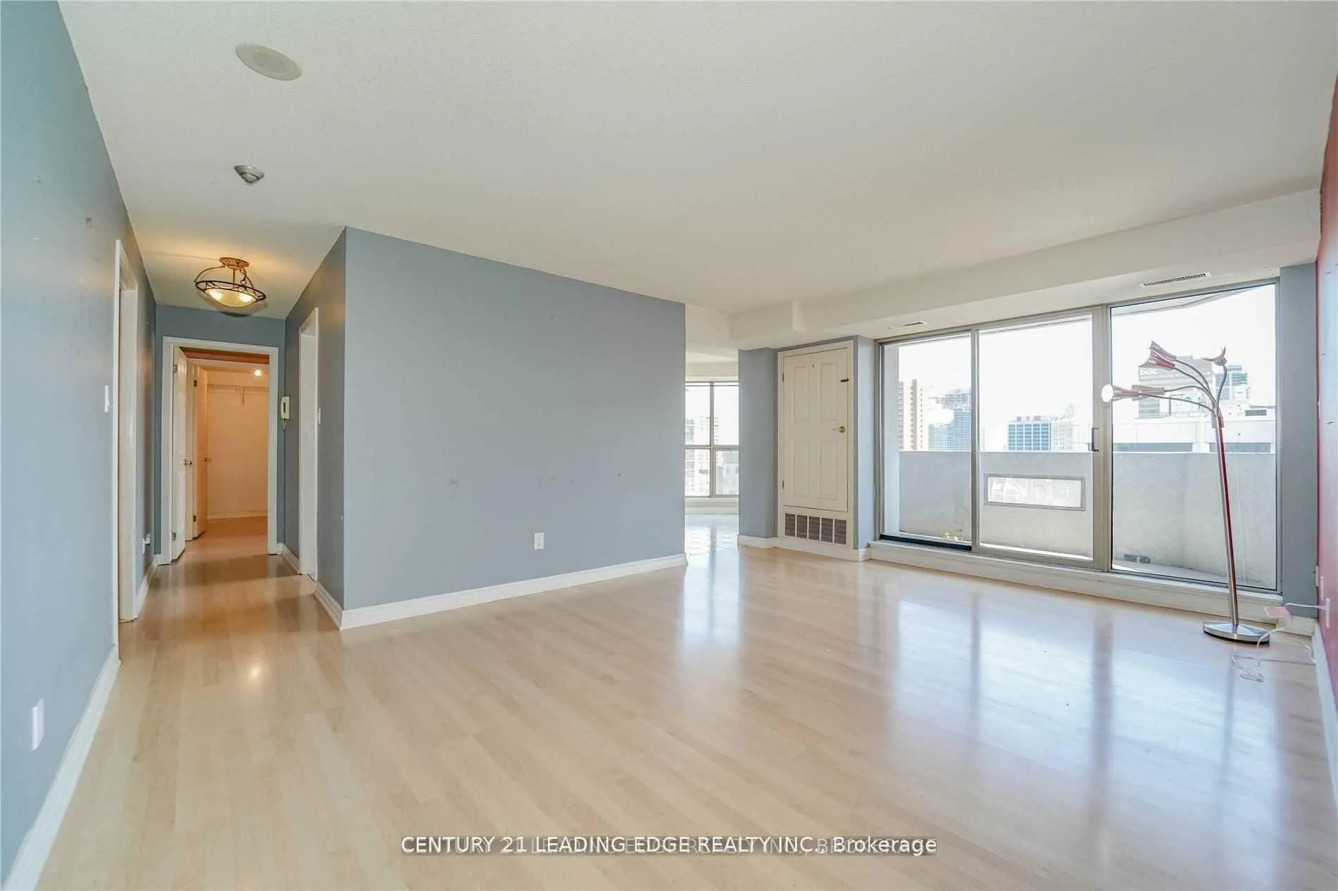 Photo 9 of Unit 8A, 67 Caroline Street S, Hamilton, Durand — HOMEH