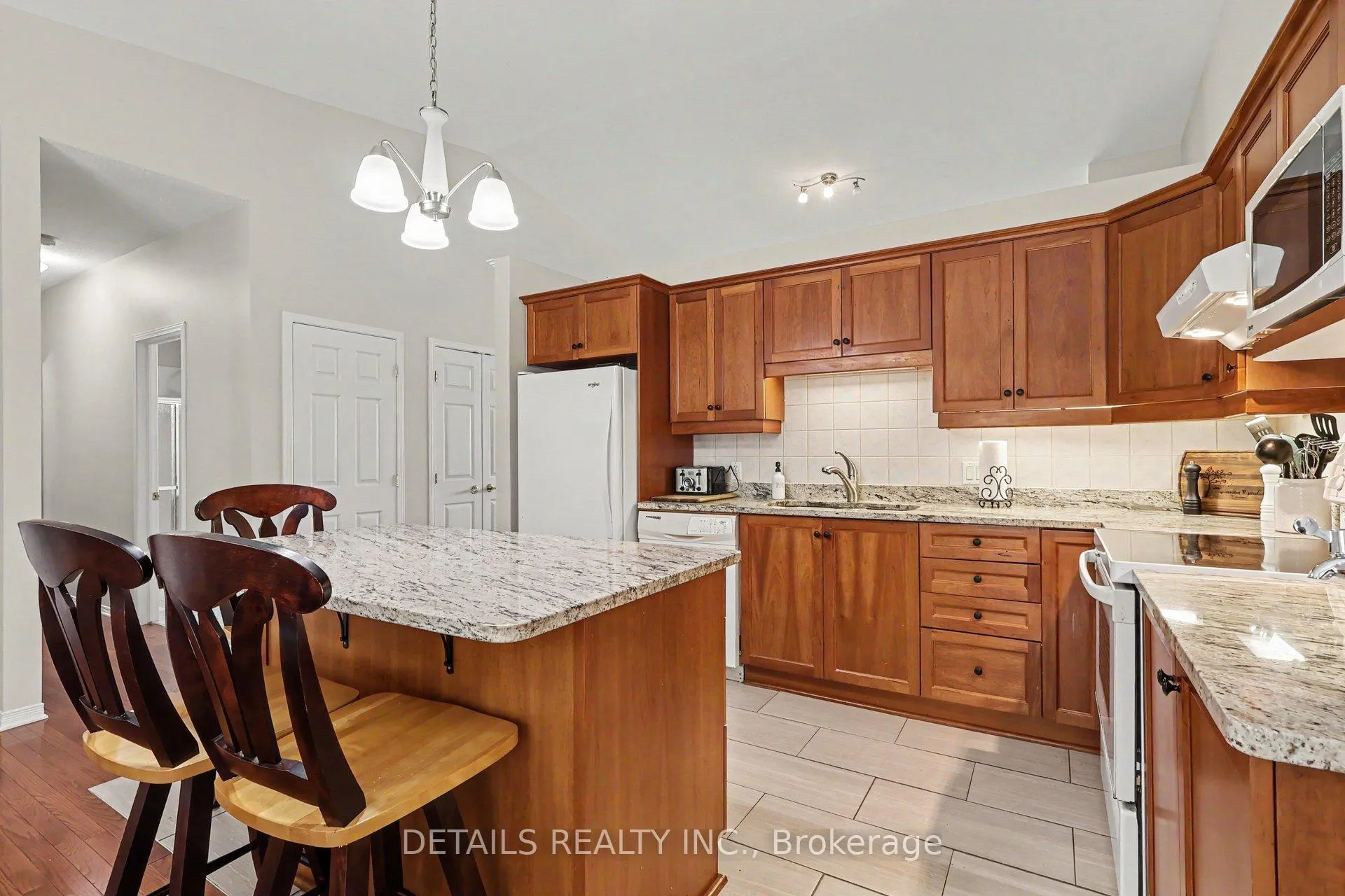 Photo 7 of 631 Country Trail, Ottawa, Carlsbad Springs — HOMEH