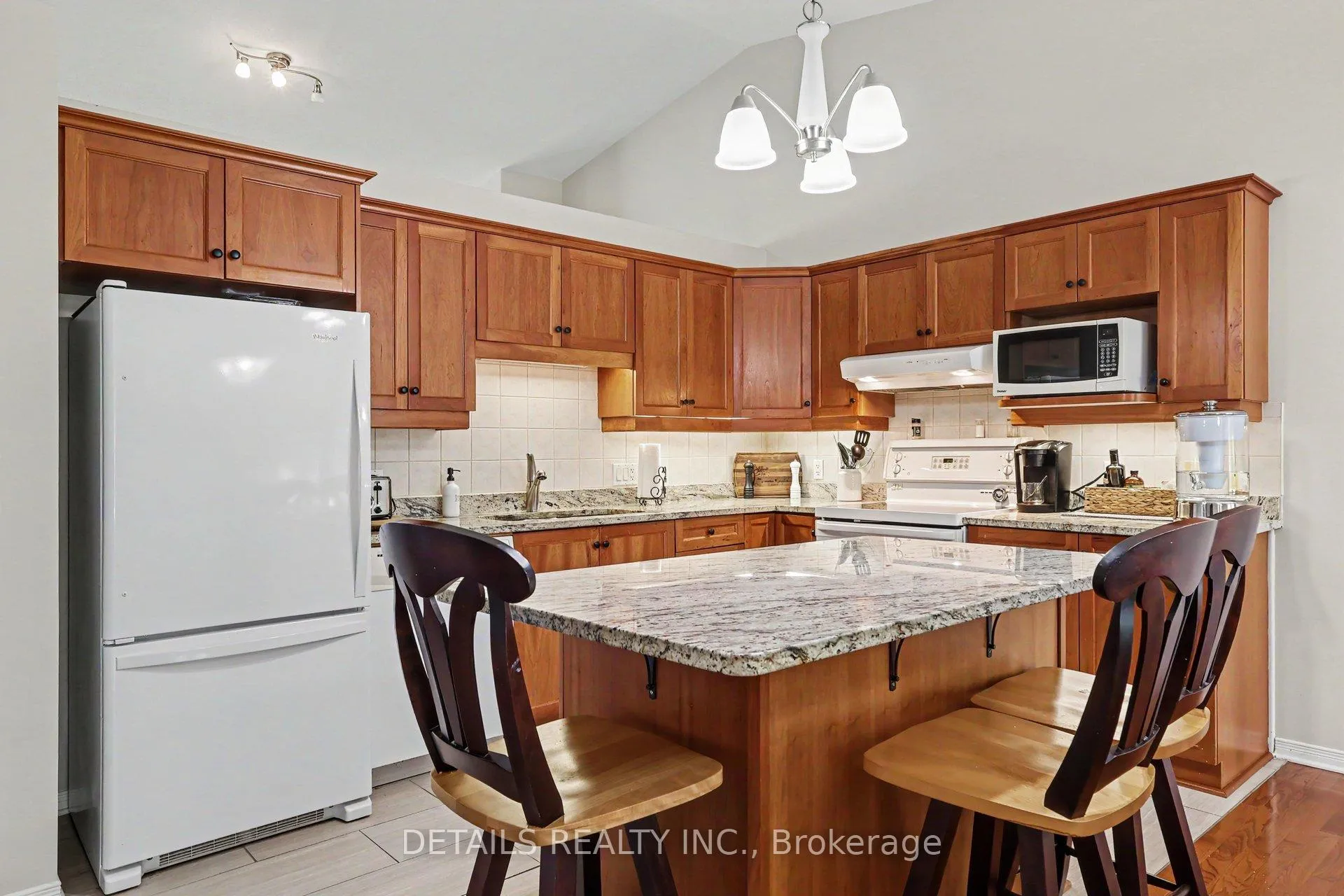 Photo 9 of 631 Country Trail, Ottawa, Carlsbad Springs — HOMEH