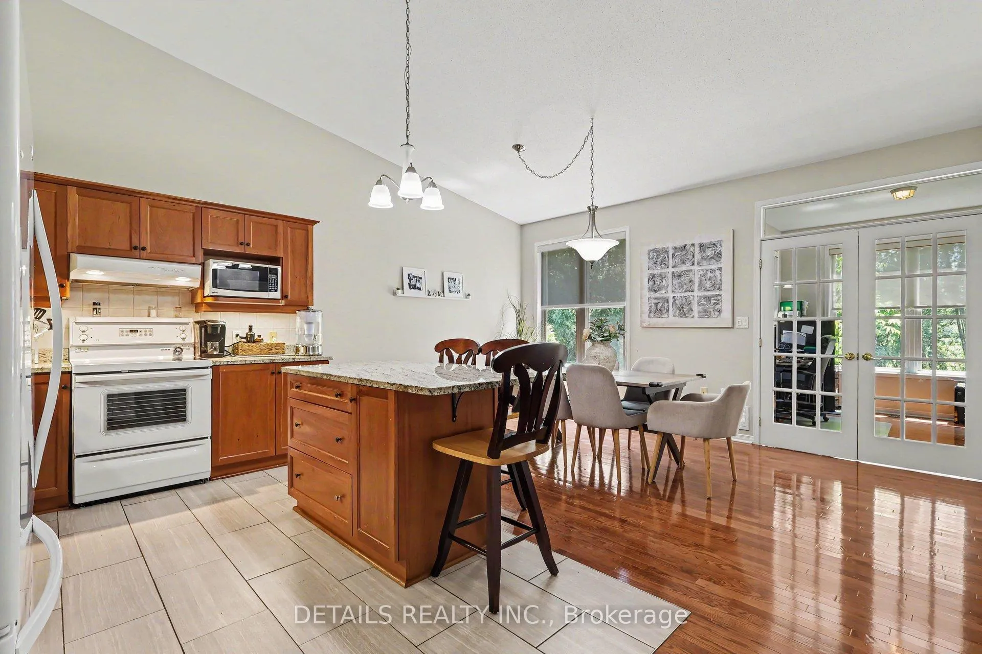 Photo 10 of 631 Country Trail, Ottawa, Carlsbad Springs — HOMEH
