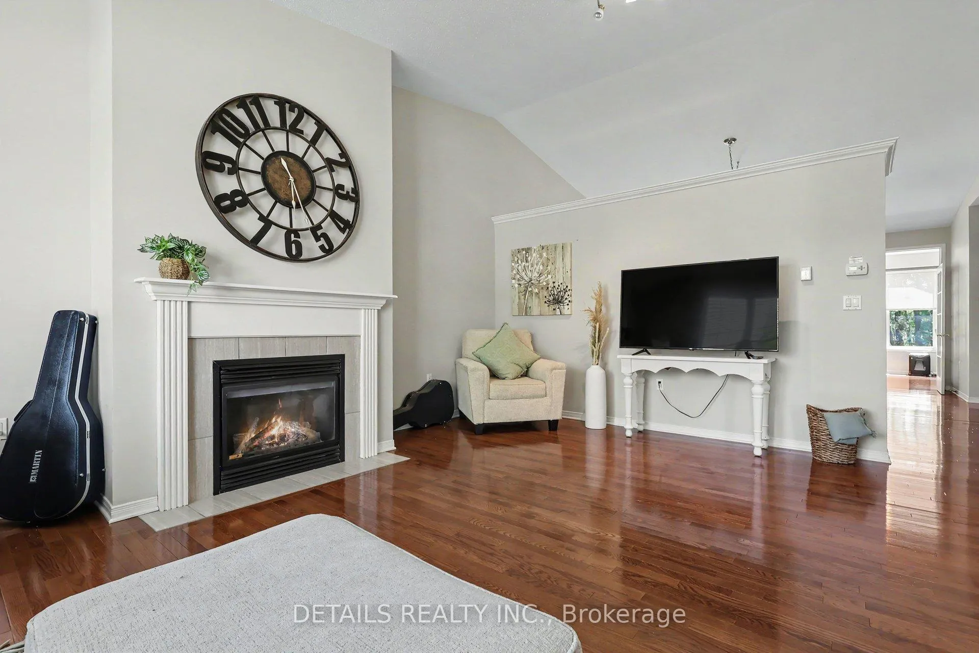 Photo 12 of 631 Country Trail, Ottawa, Carlsbad Springs — HOMEH