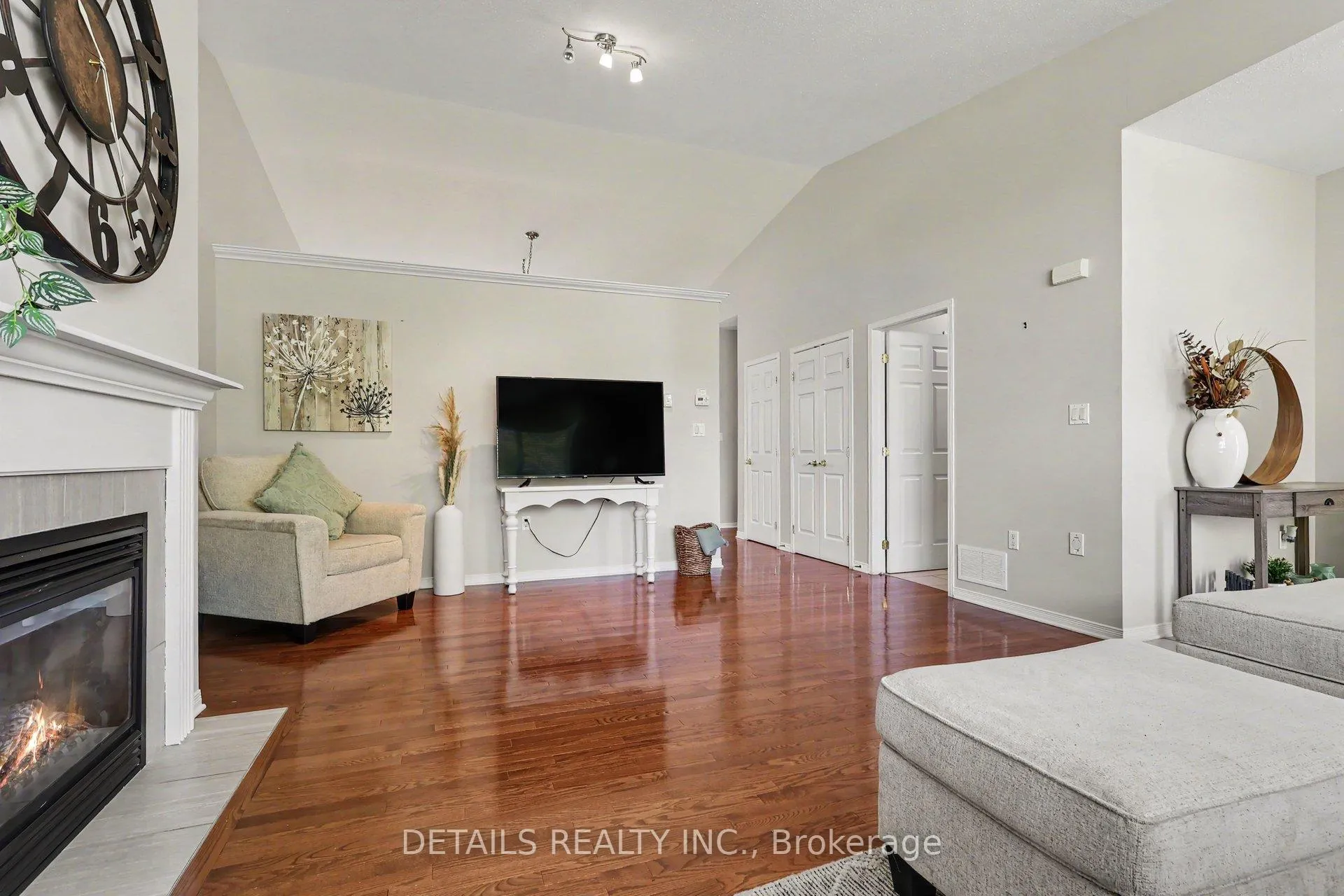 Photo 13 of 631 Country Trail, Ottawa, Carlsbad Springs — HOMEH