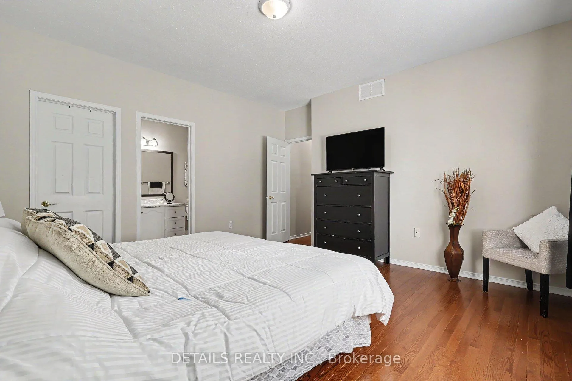 Photo 17 of 631 Country Trail, Ottawa, Carlsbad Springs — HOMEH